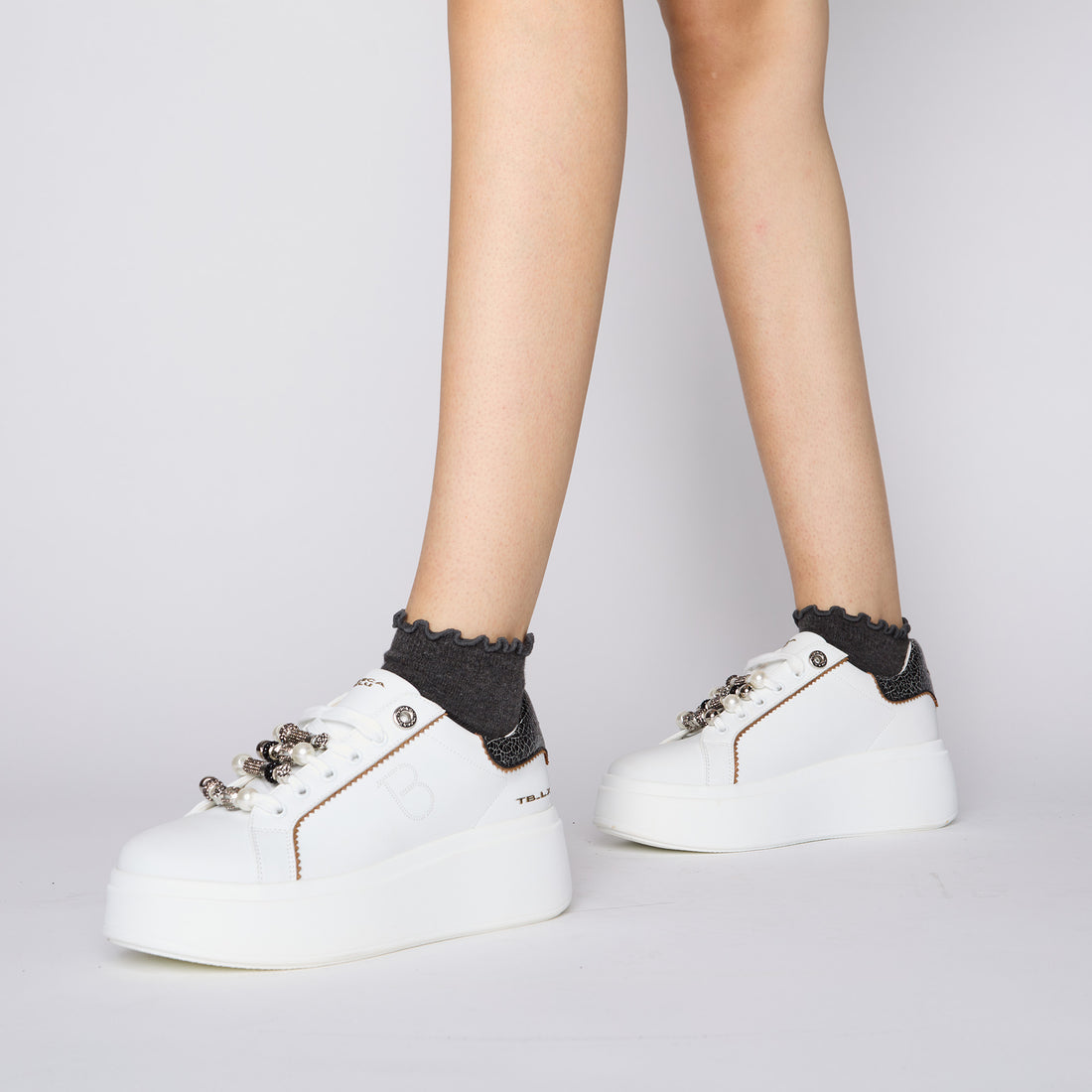 White/Black Dazzling sneaker with charms