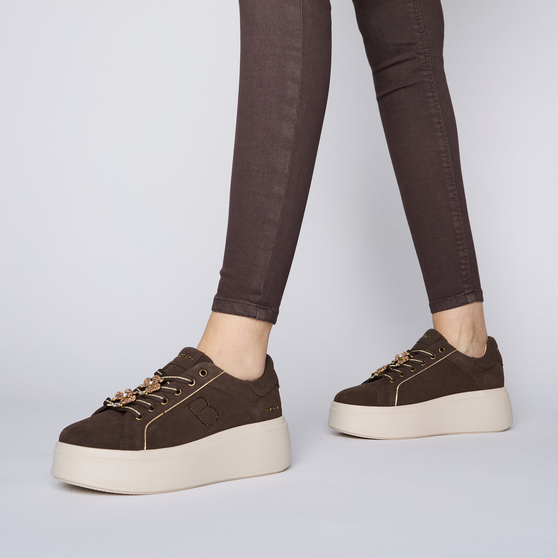 Dark Brown Dazzling sneaker in suede with jewel flower