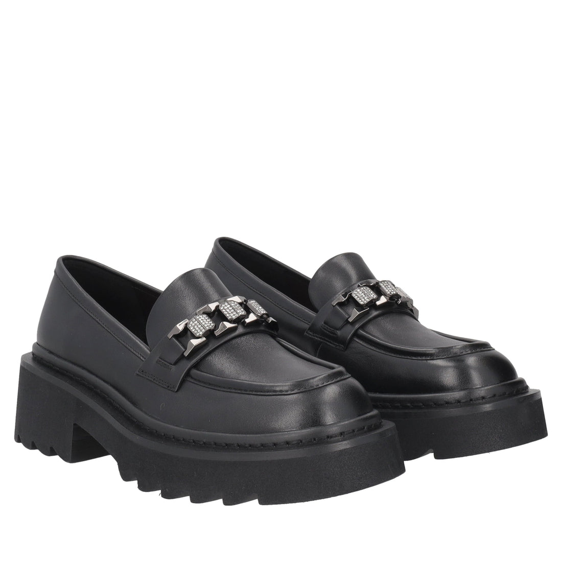 black lea loafer with accessory