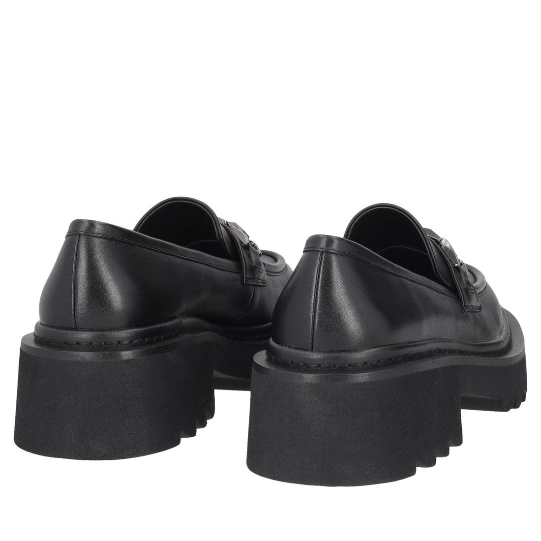 black lea loafer with accessory