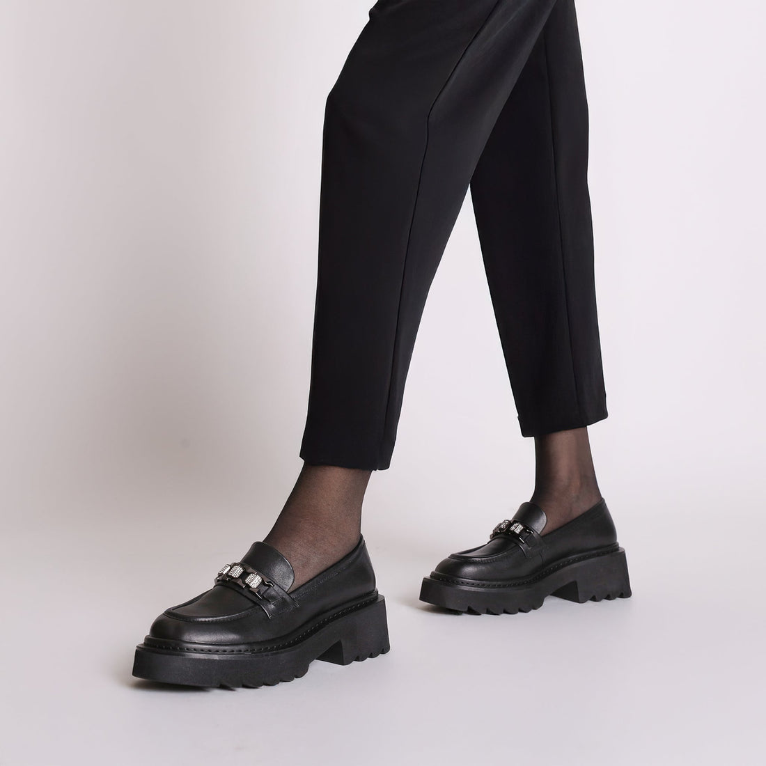 black lea loafer with accessory