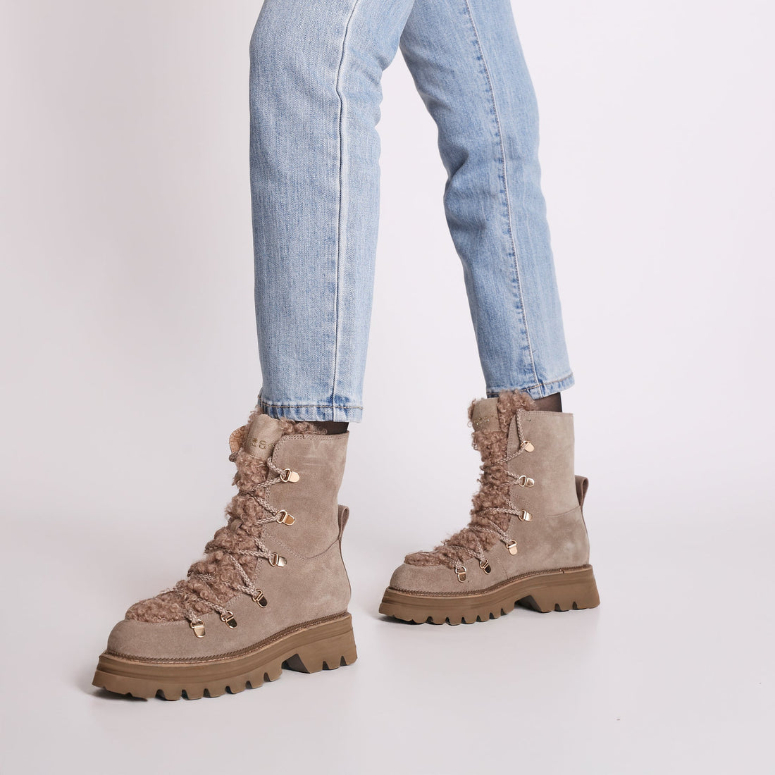 mud roxane ankle boot in suede with laces