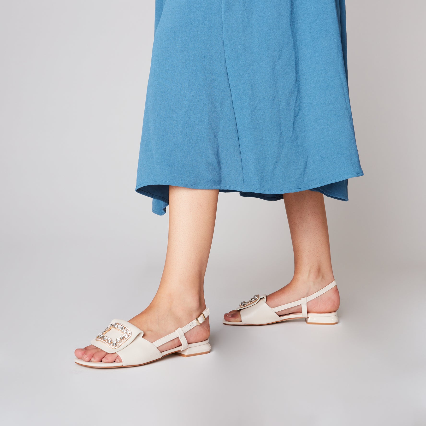 Slingback Nancy in pelle con accessorio colore avorio