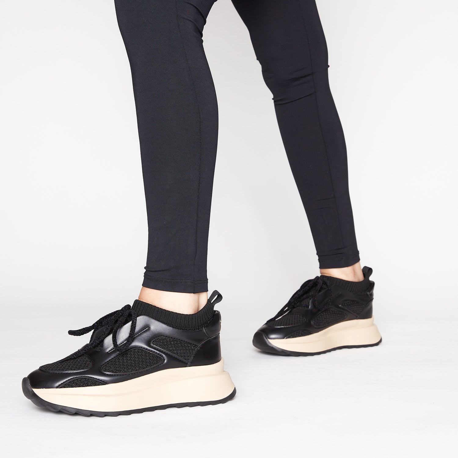 BLACK ALASKA SNEAKER | Tosca Blu
