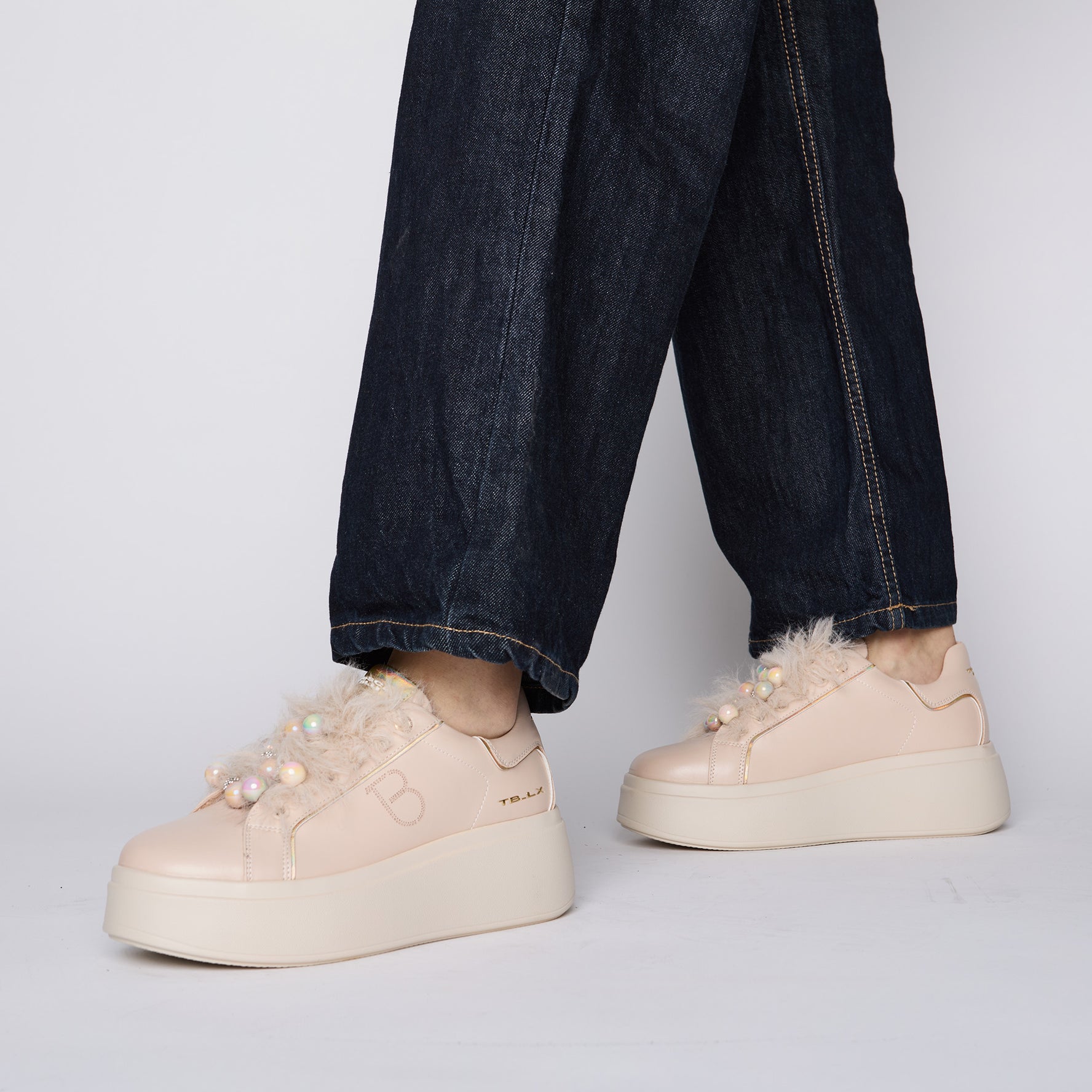 Nude Dazzling sneaker with pearls and plumage