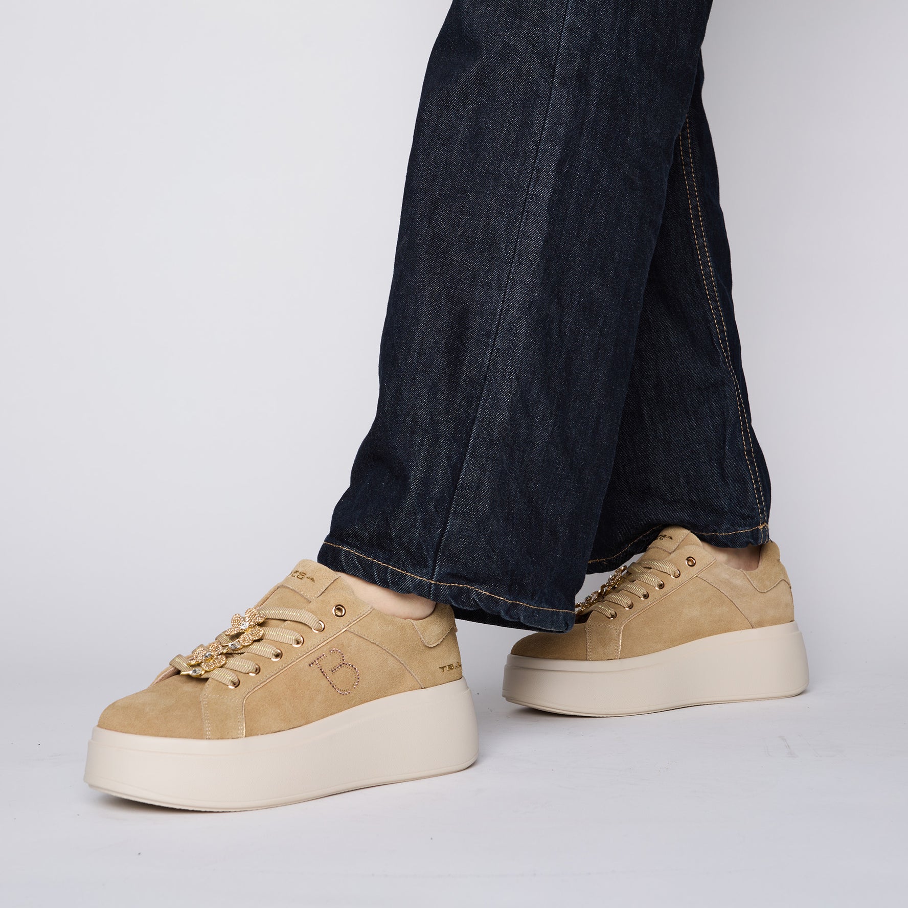 Beige Dazzling sneaker in suede with jewel flower