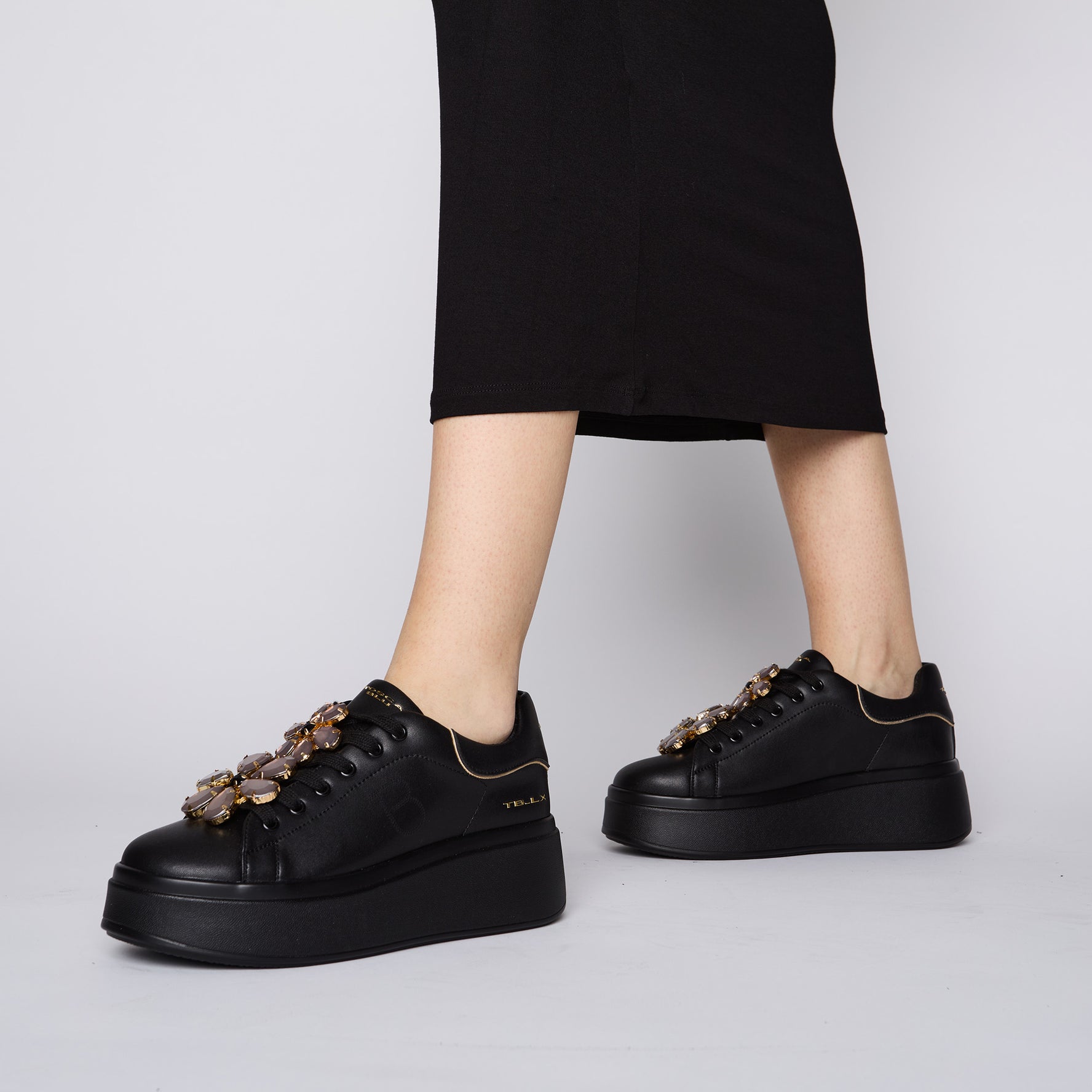 Sneaker Dazzling con maxi fiori colore nero