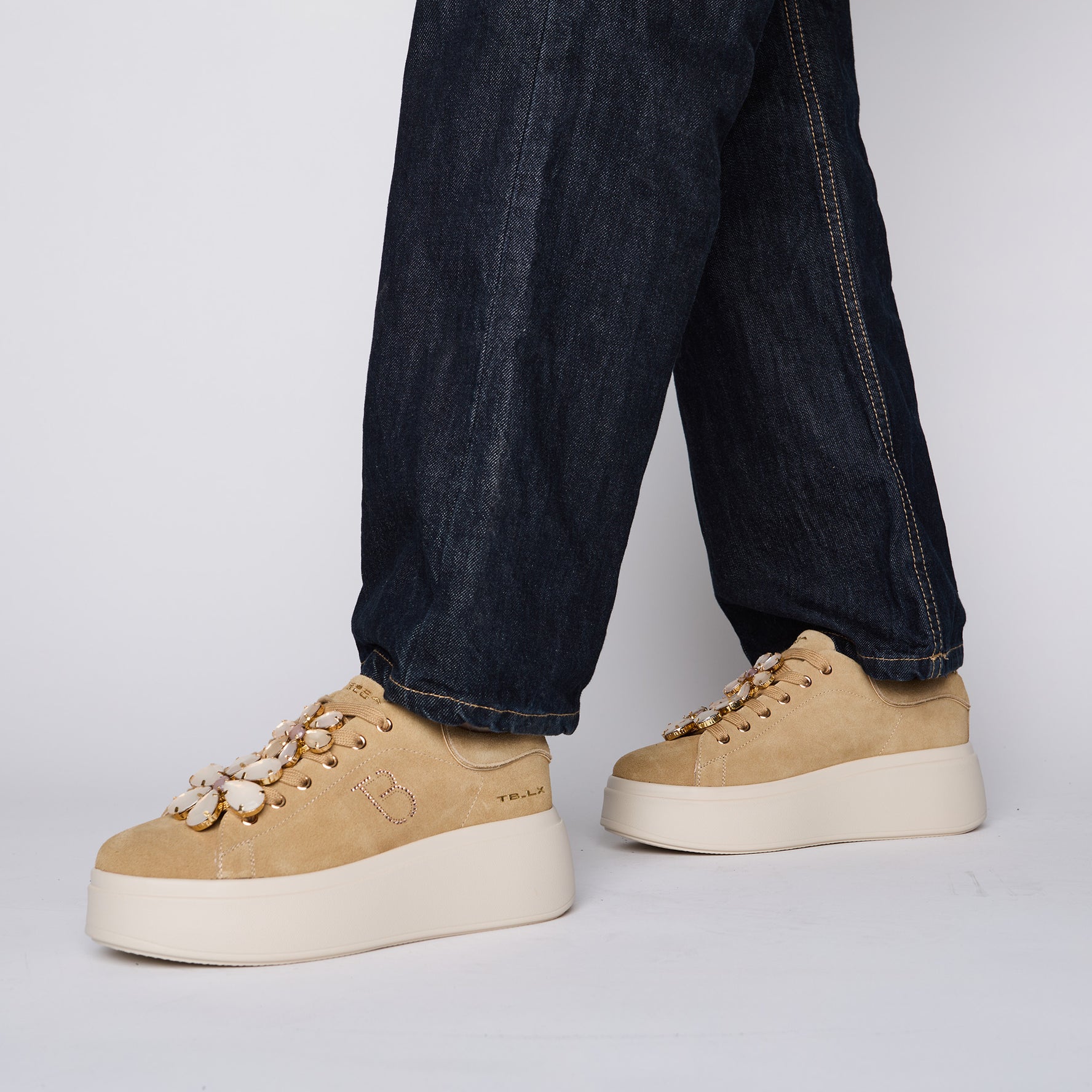 Beige Dazzling sneaker in suede with maxi flowers