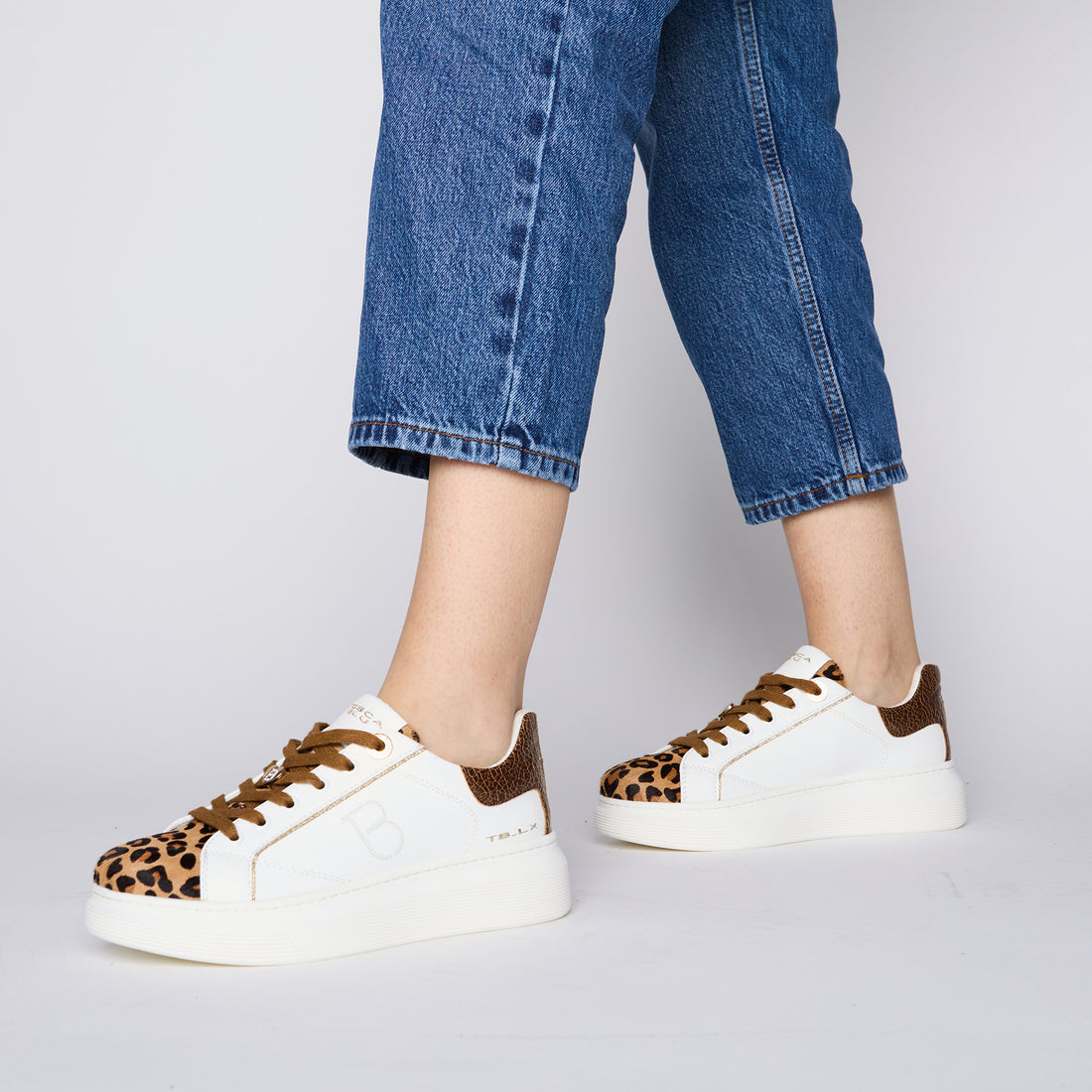 White/ City sneaker with animalier details