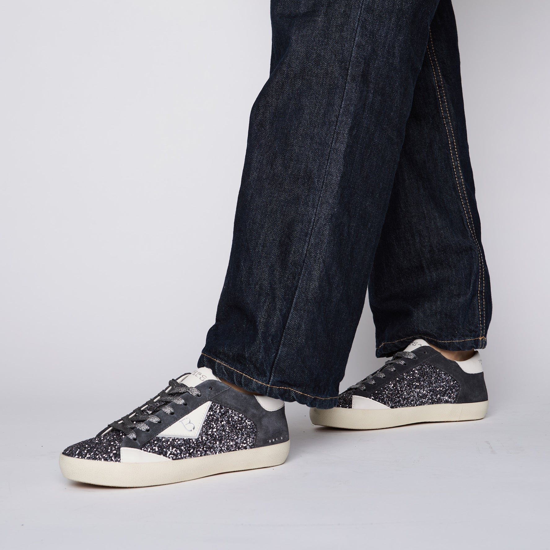 Dark grey Groovie sneaker in suede with glitter