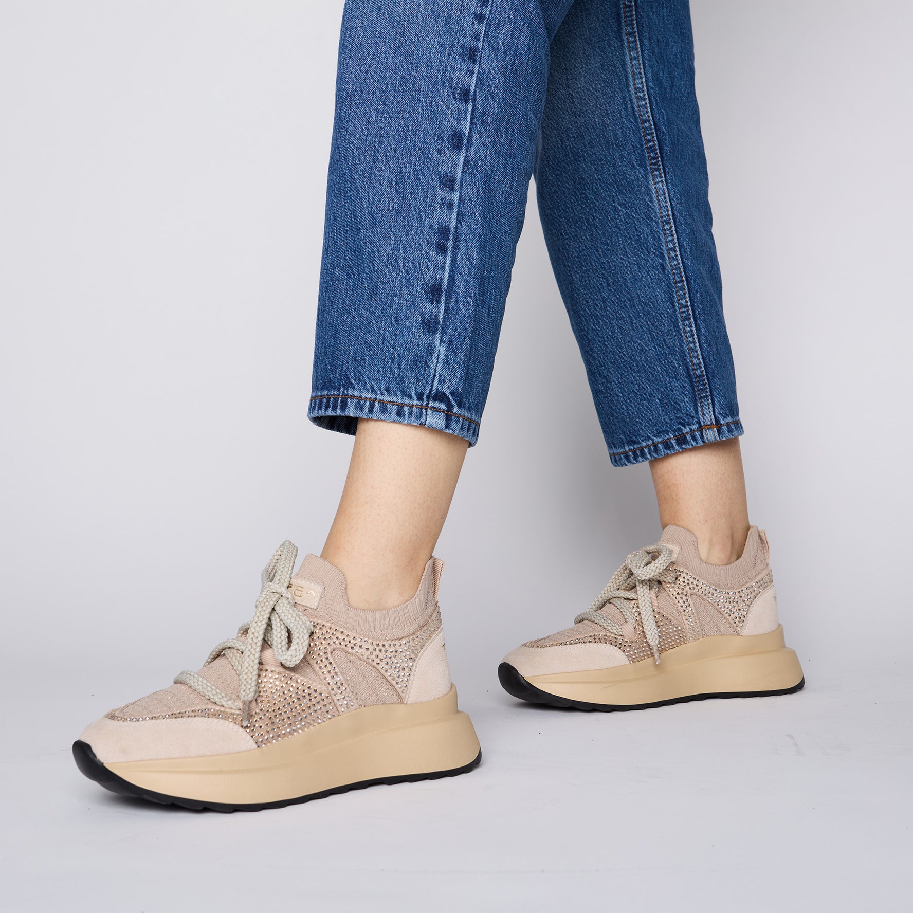 Sneaker Chill out con microstrass colore sabbia