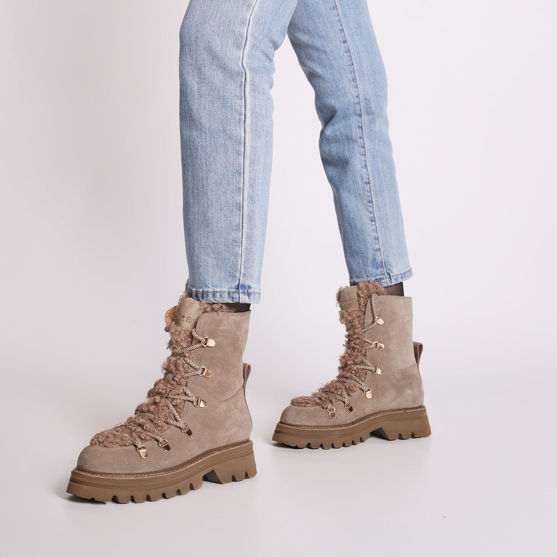 mud roxane ankle boot in suede with laces