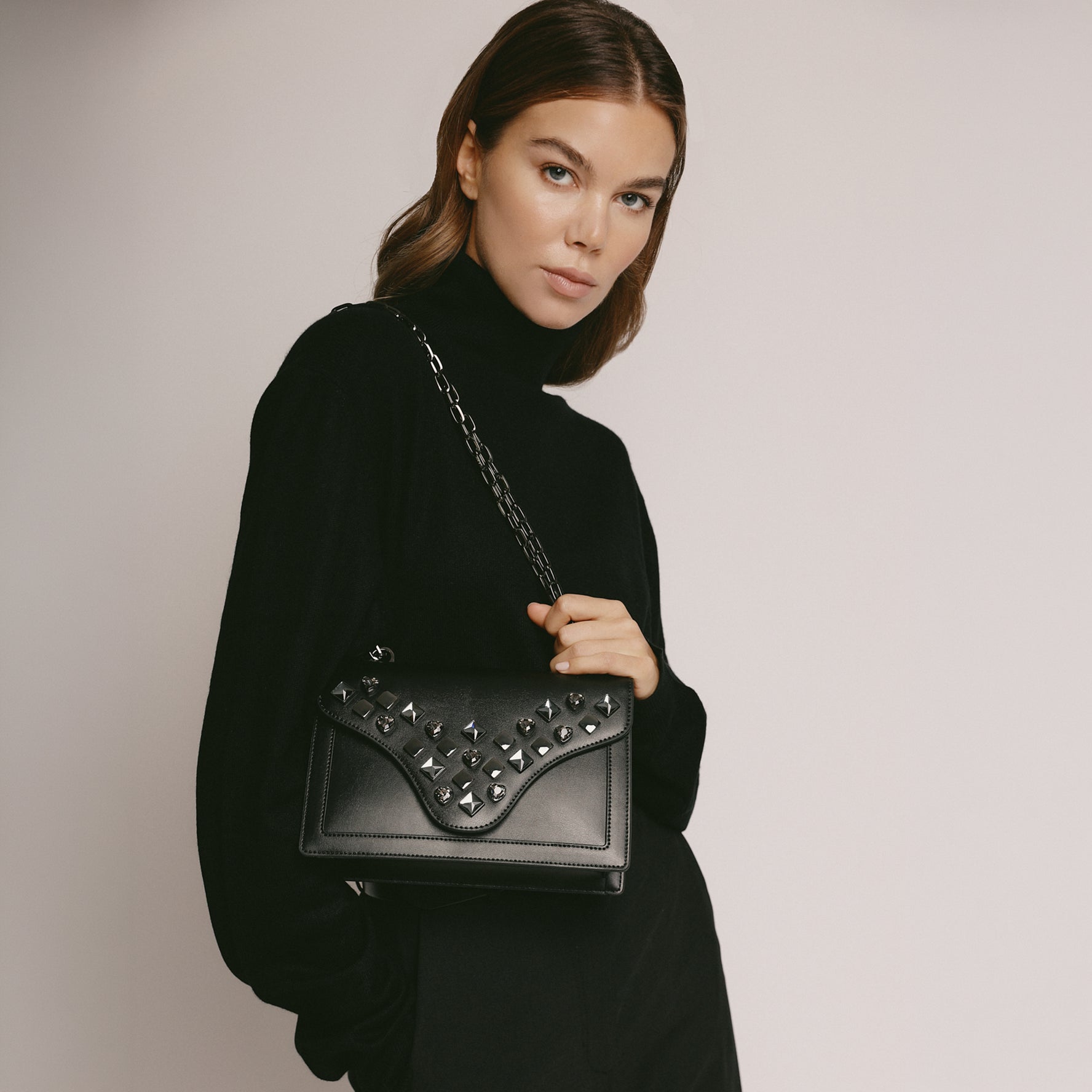 Tracollina Sweet Bag in pelle con borchie colore nero