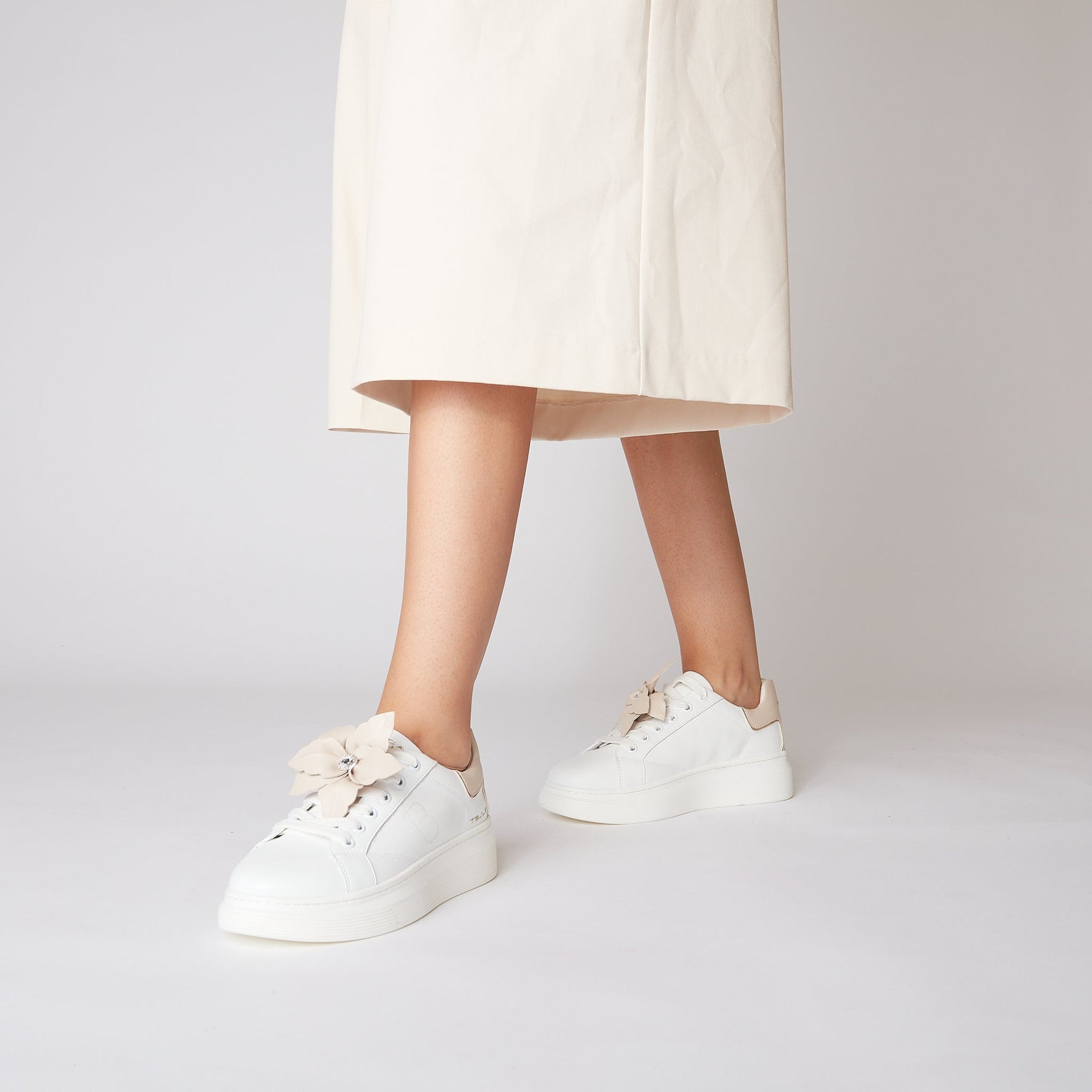 WHITE/BEIGE FENICE SNEAKER WITH SOFT LEATHER FLOWER