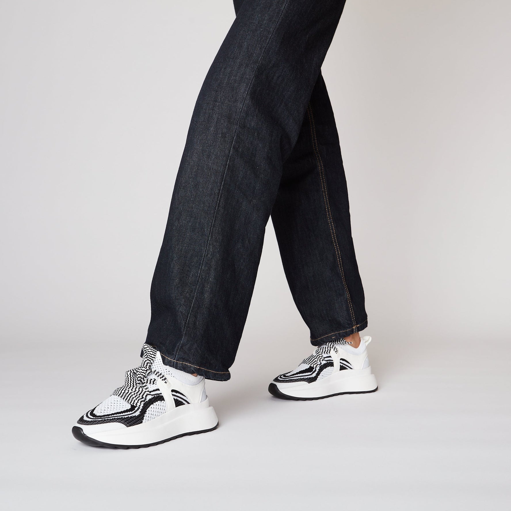 ToscaBlu sneaker bay in tessuto colore bianco nero ss2506s051 00a_2