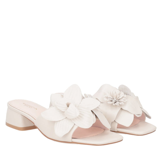 ToscaBlu sandalo paloma in pelle con fiore colore avorio ss2532s322 c08_1