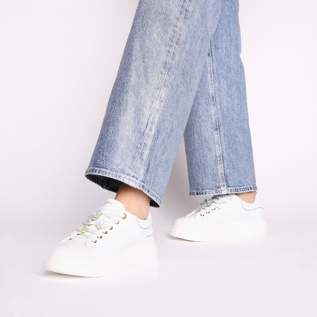 Astrid leather sneakers with white/light blue butterfly