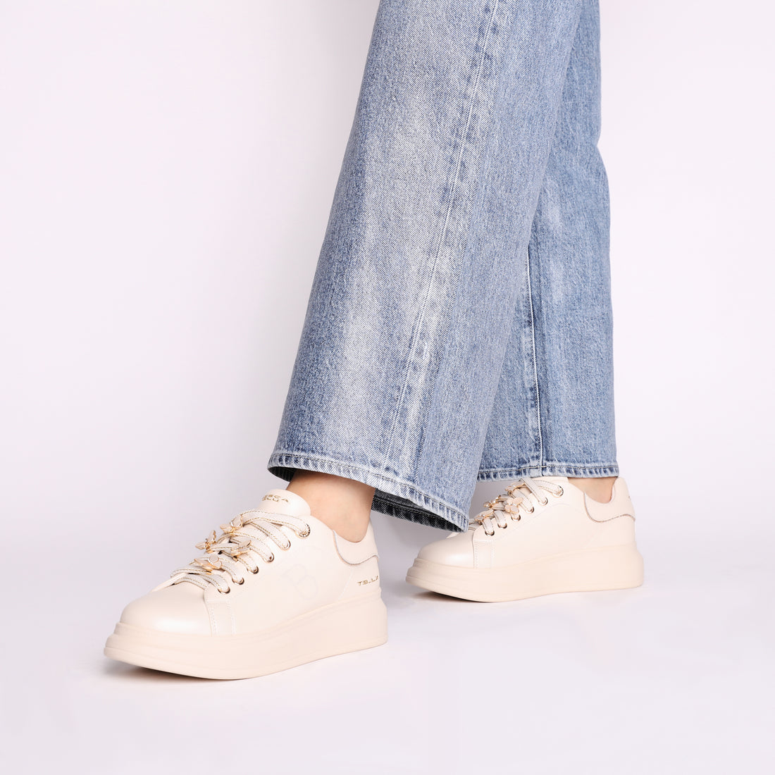 Astrid leather sneakers with beige butterfly