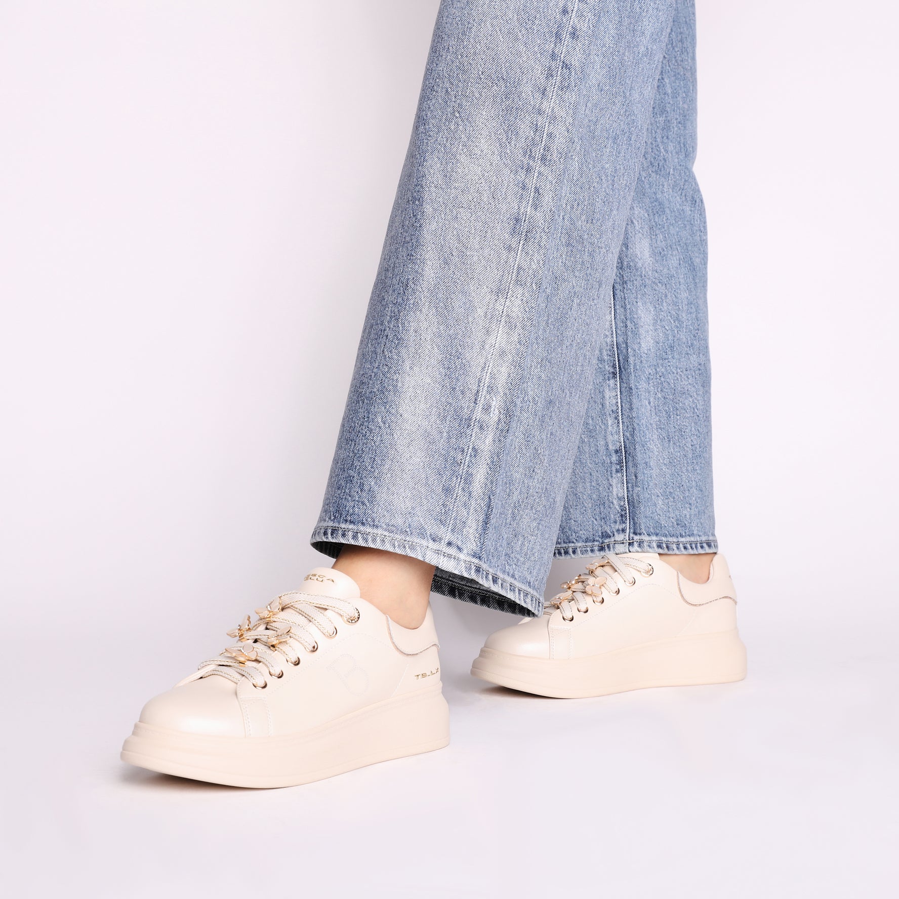 Astrid leather sneakers with beige butterfly