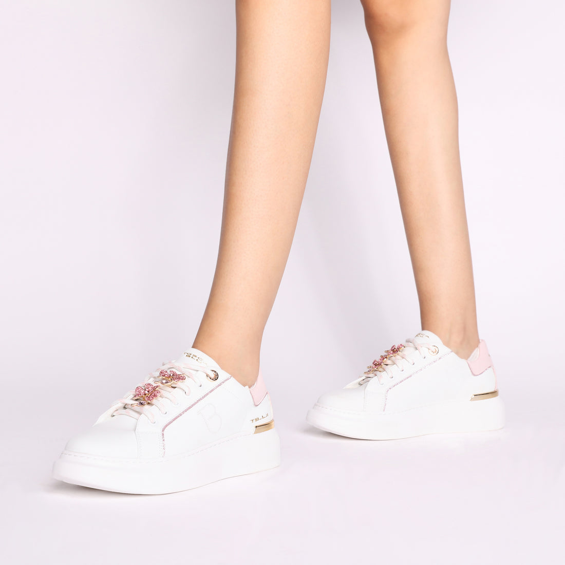 Sneaker Carol in pelle con fiori in strass colore bianco/rosa