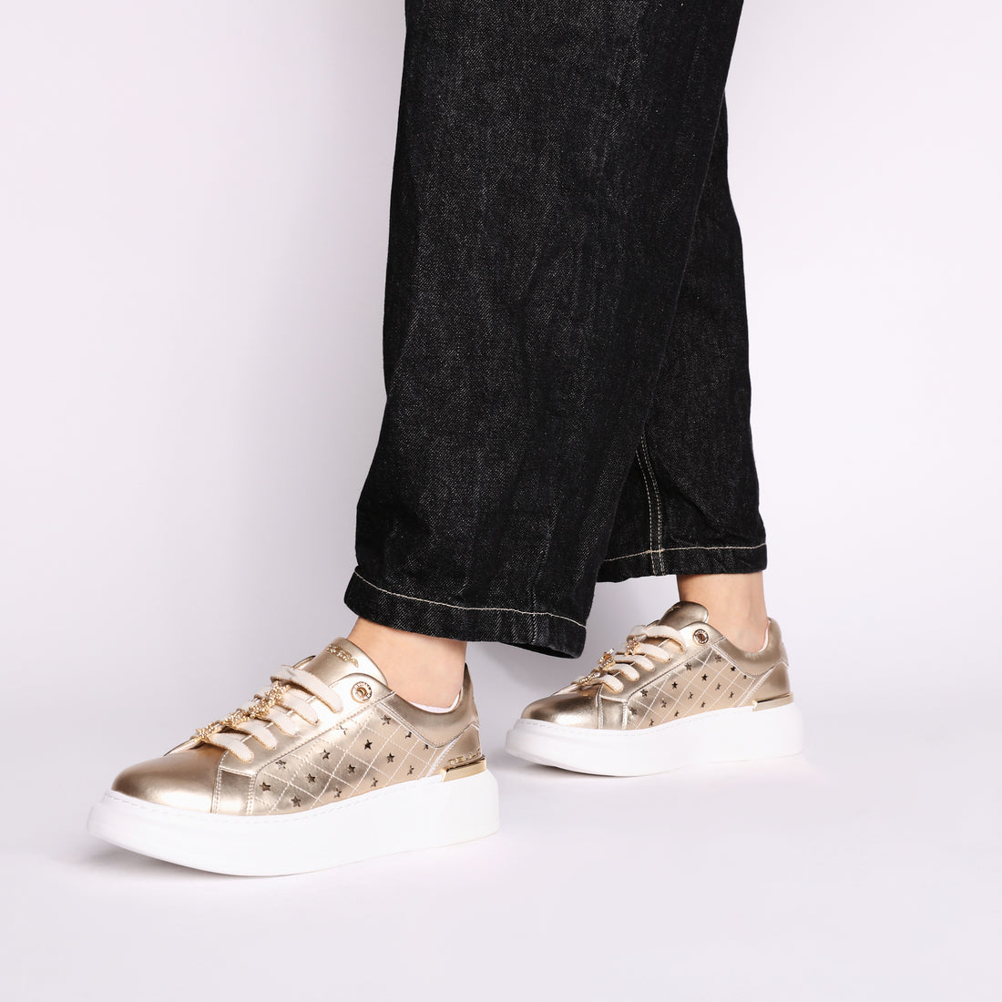 Sneaker Carol in pelle con stelle strass colore oro