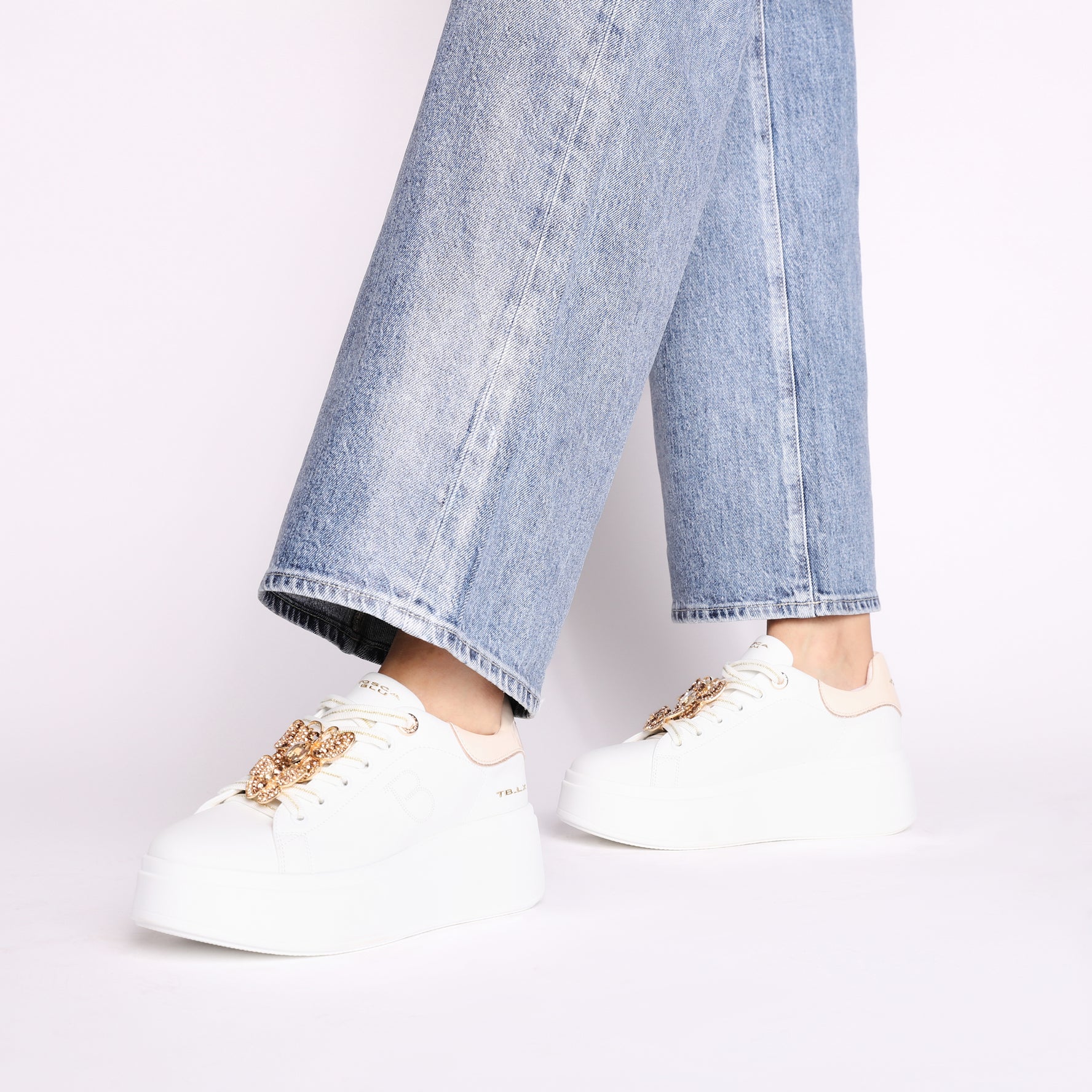 Clara leather sneakers with butterflies in white/beige