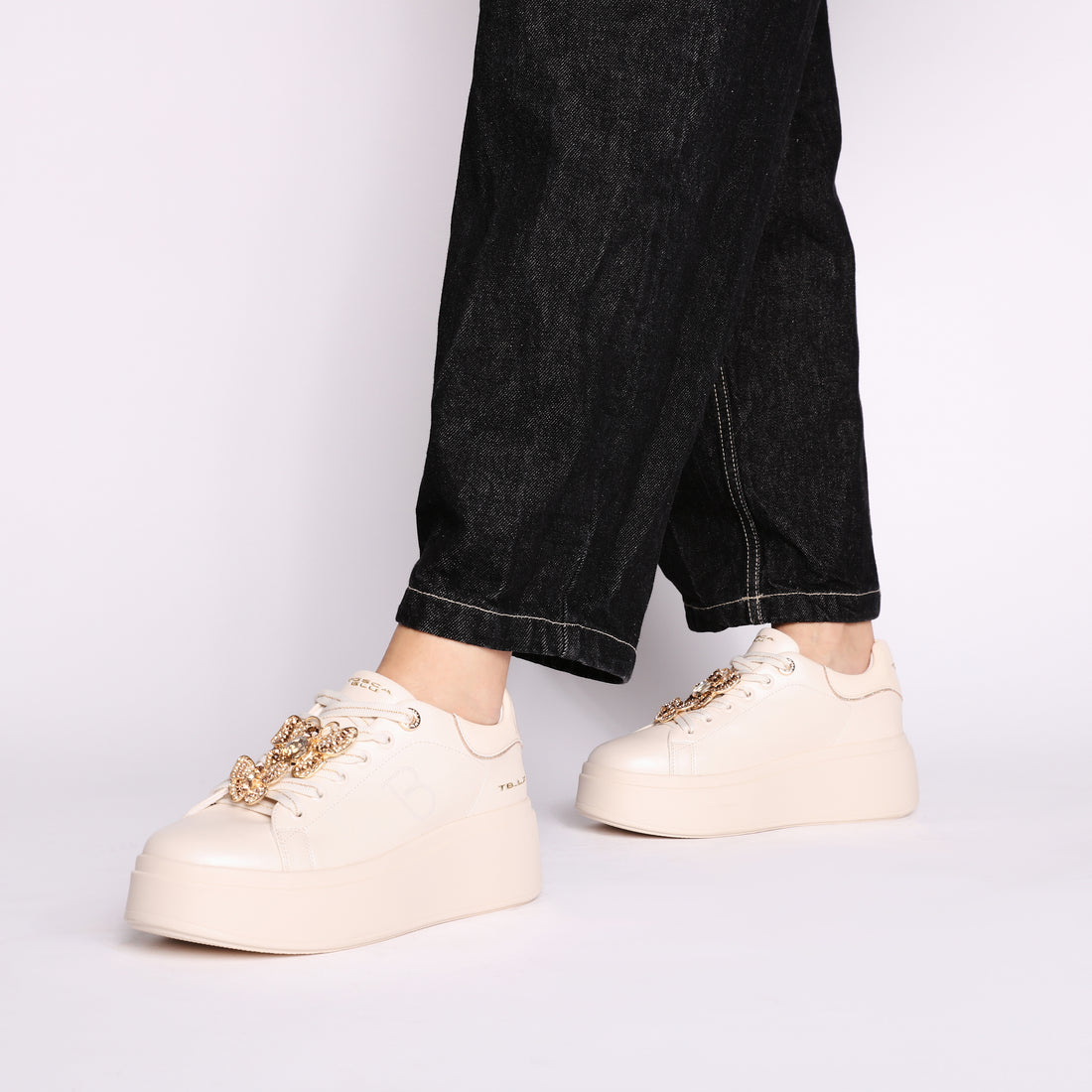 Clara leather sneakers with beige butterflies