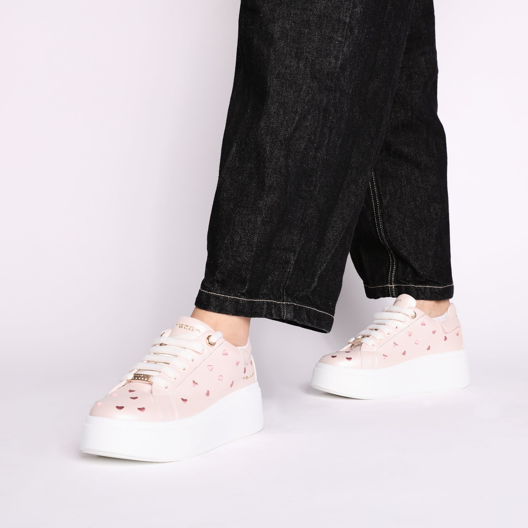 Clara leather sneakers with pink embroidered hearts