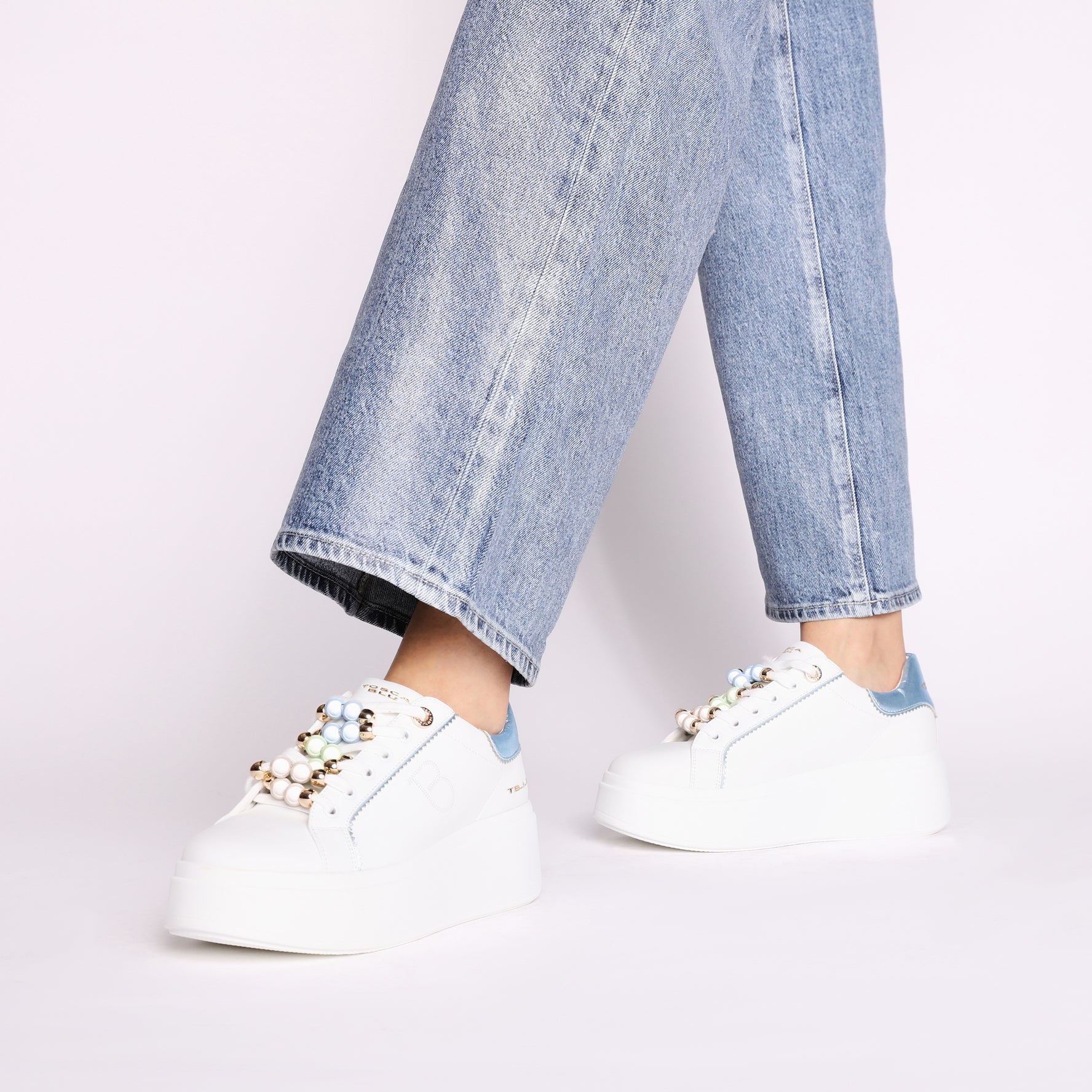 Clara leather sneakers with white/light blue pearls