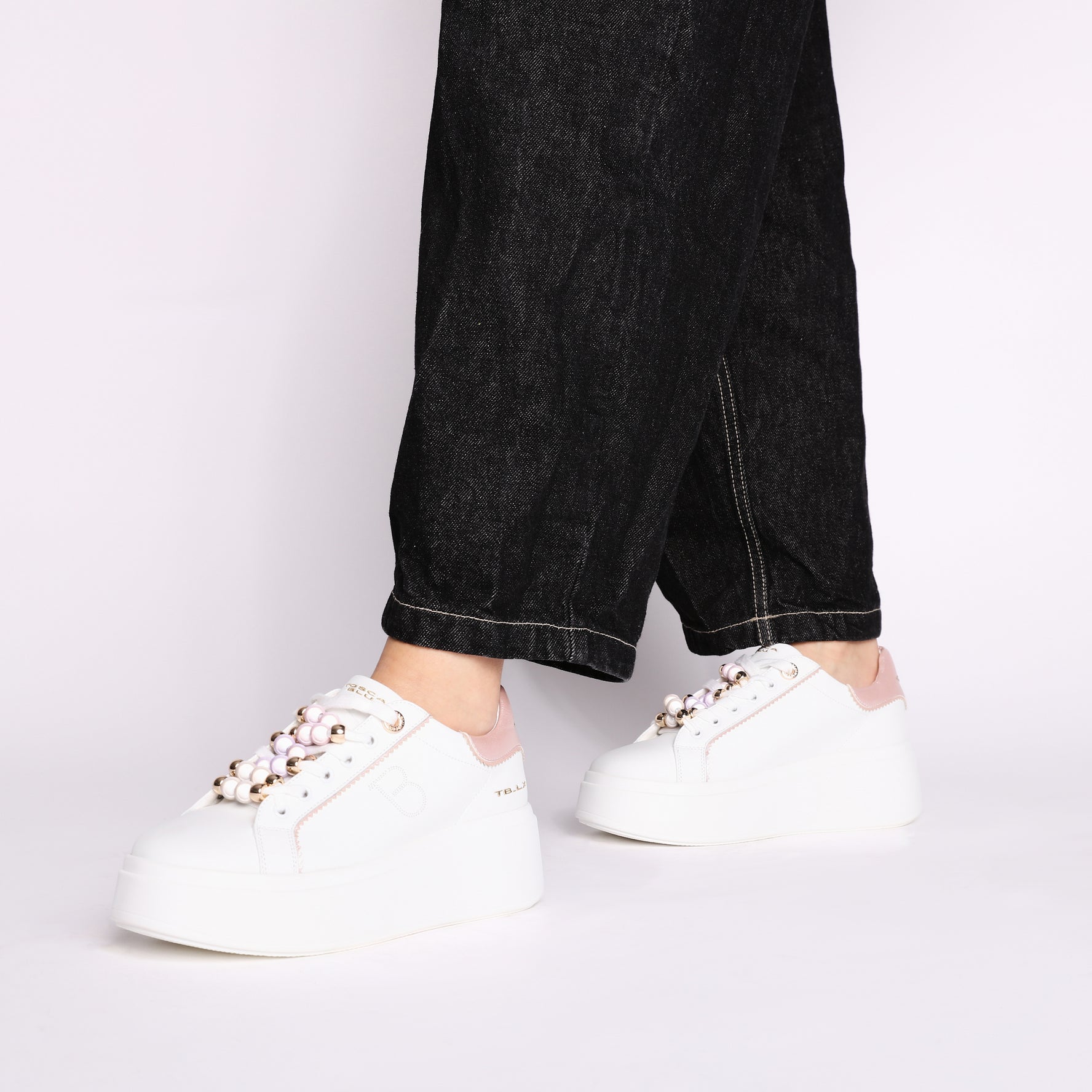 Clara leather sneakers with white/pink pearls