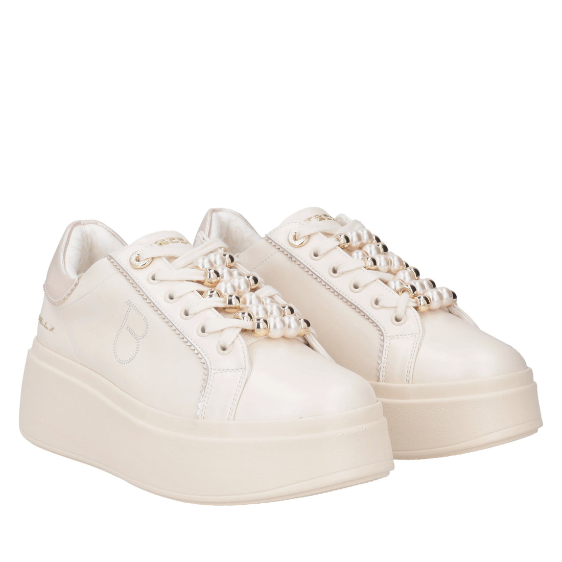 Clara leather sneakers with beige pearls