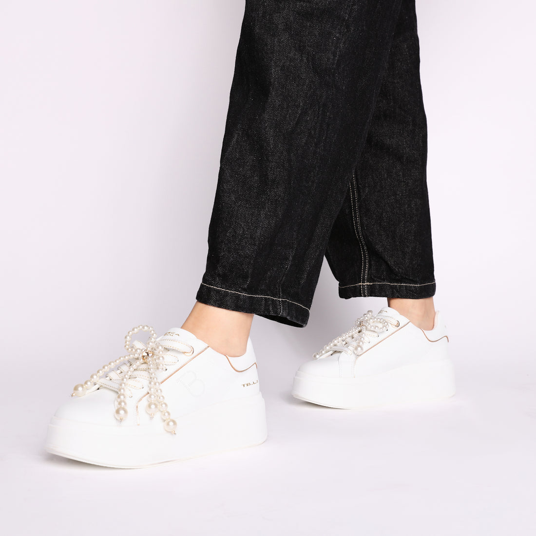 Clara leather sneakers with white pearl bow