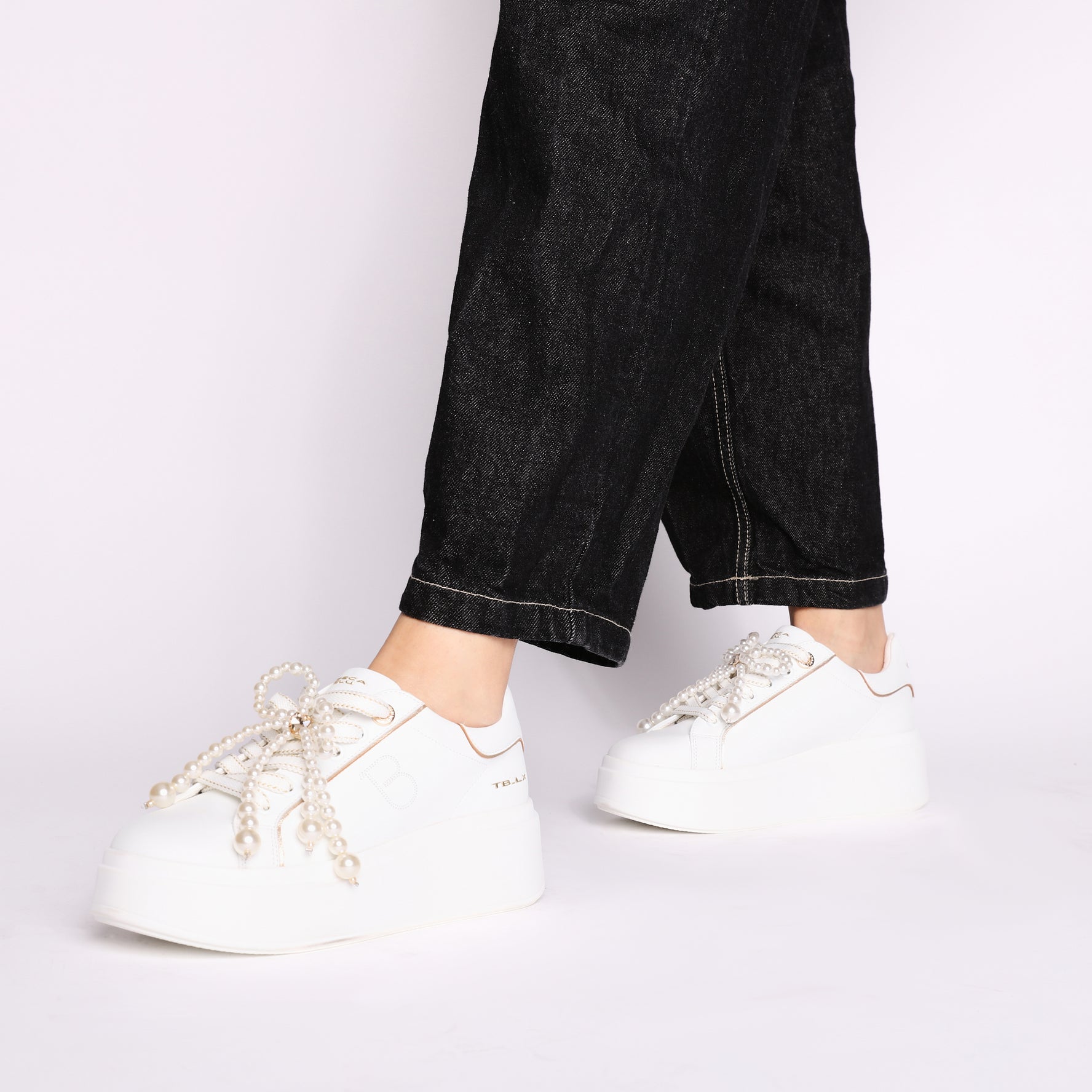 Clara leather sneakers with white pearl bow