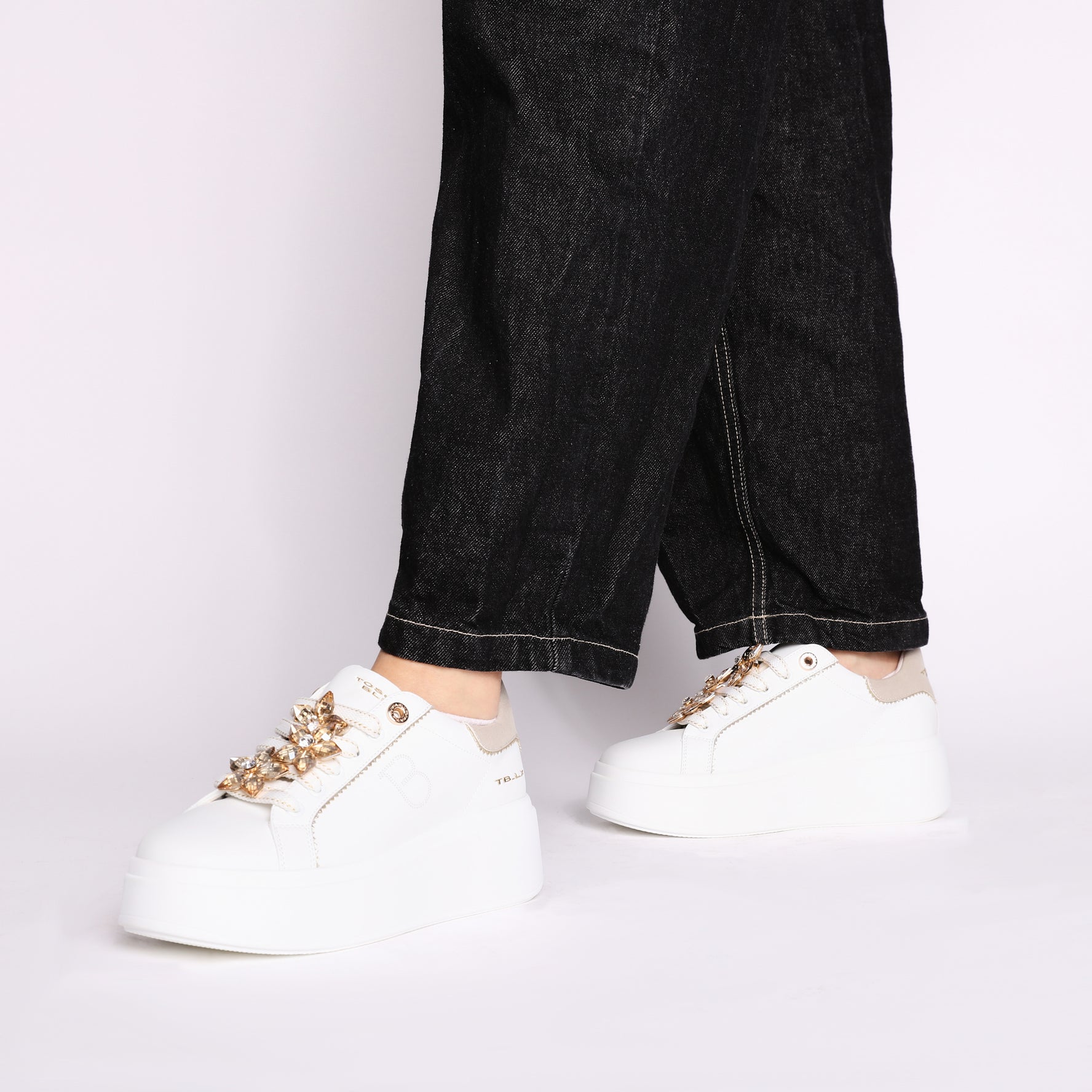 Clara leather sneakers with white/beige rhinestone flowers