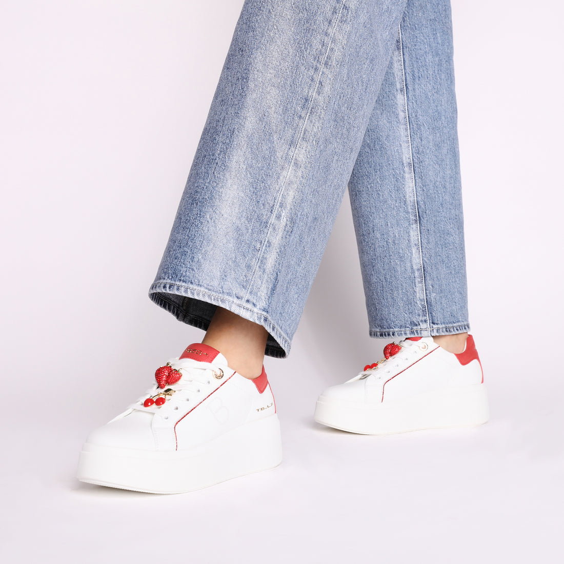 Sneaker Clara in pelle con accessori frutta colore bianco/rosso