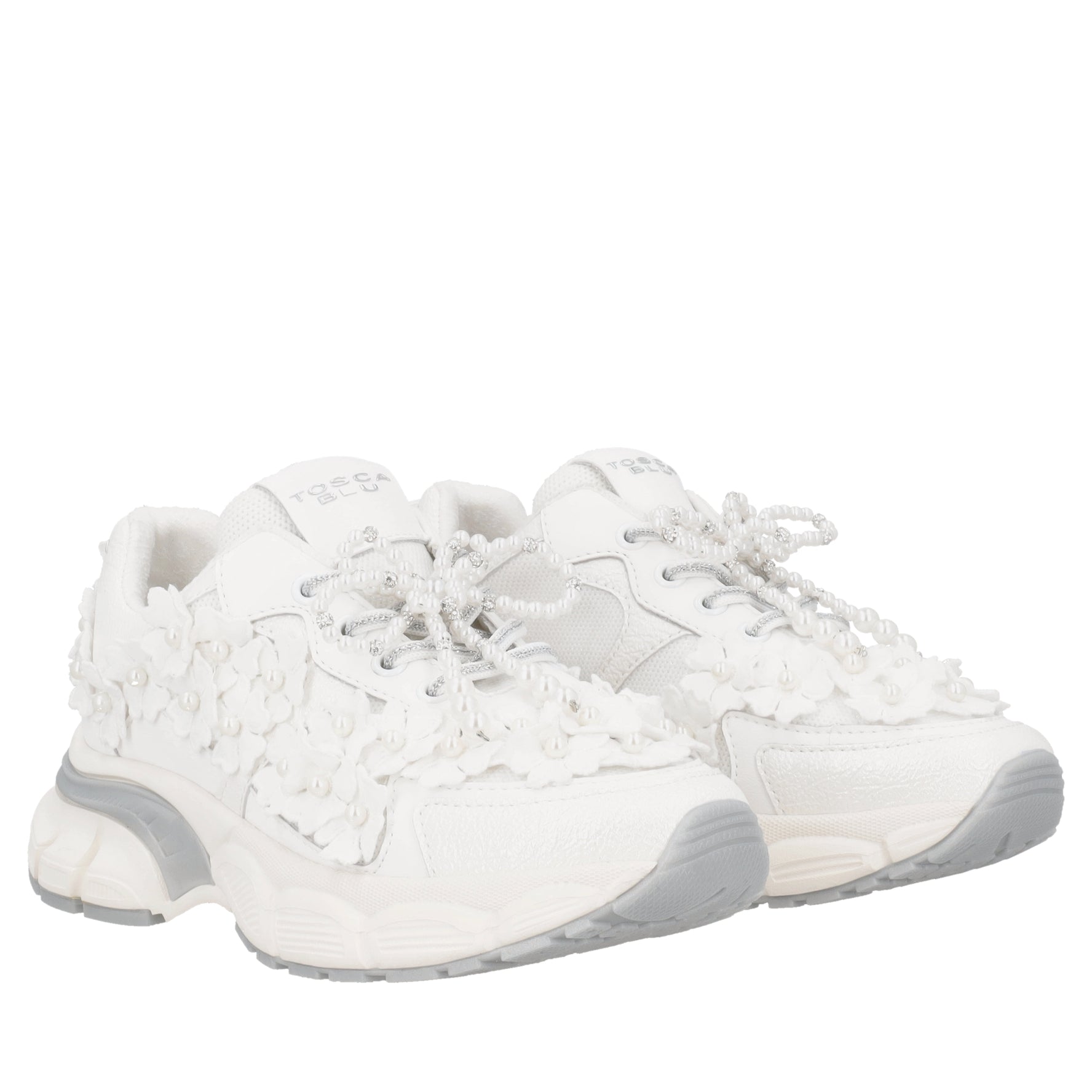 Mirabel sneakers with white flowers and pearls