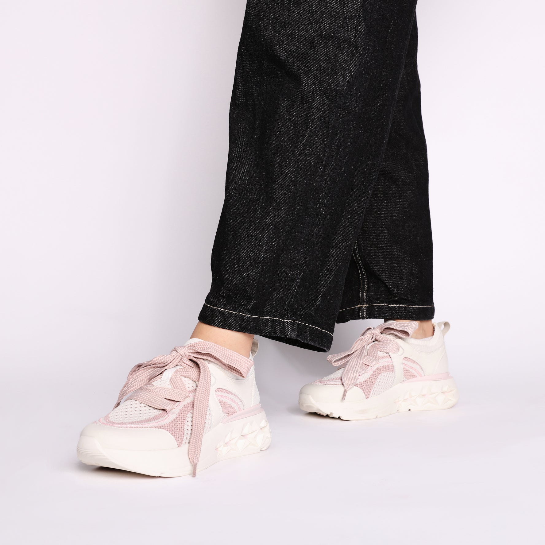 Star sneakers with maxi pink laces