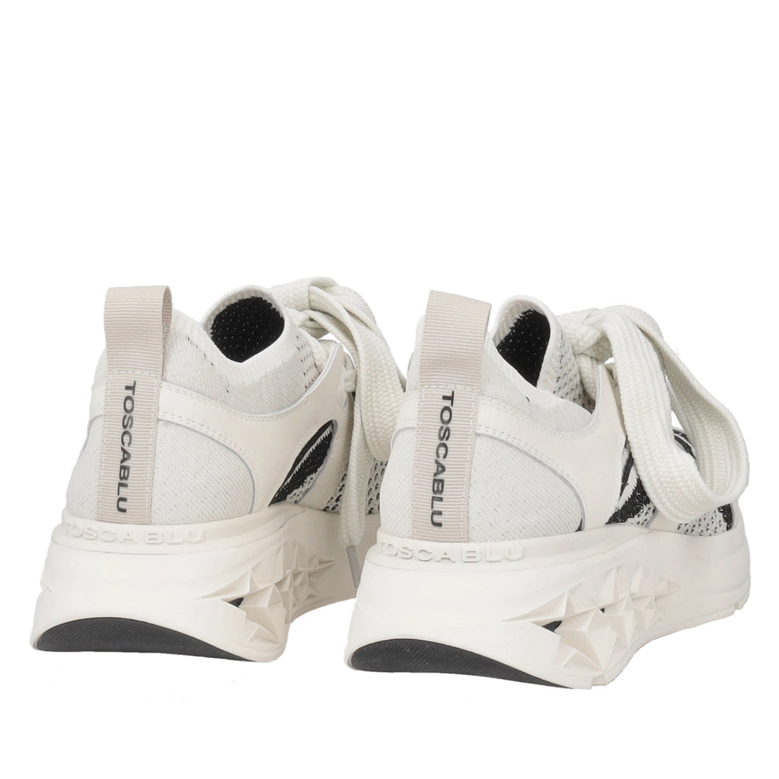 Sneaker stella con maxi stringhe colore nero