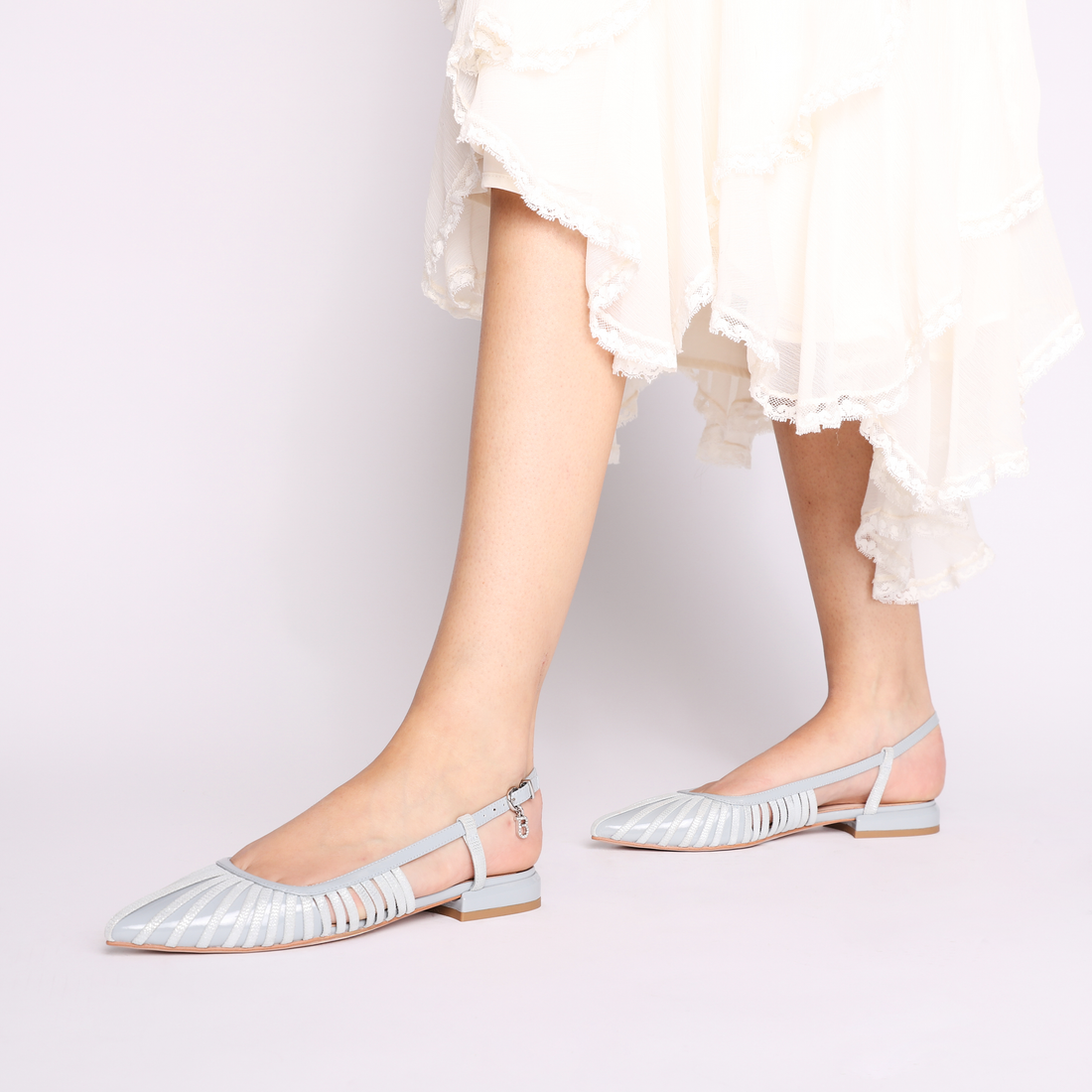 Deauville slingback in light blue pointed patent leather