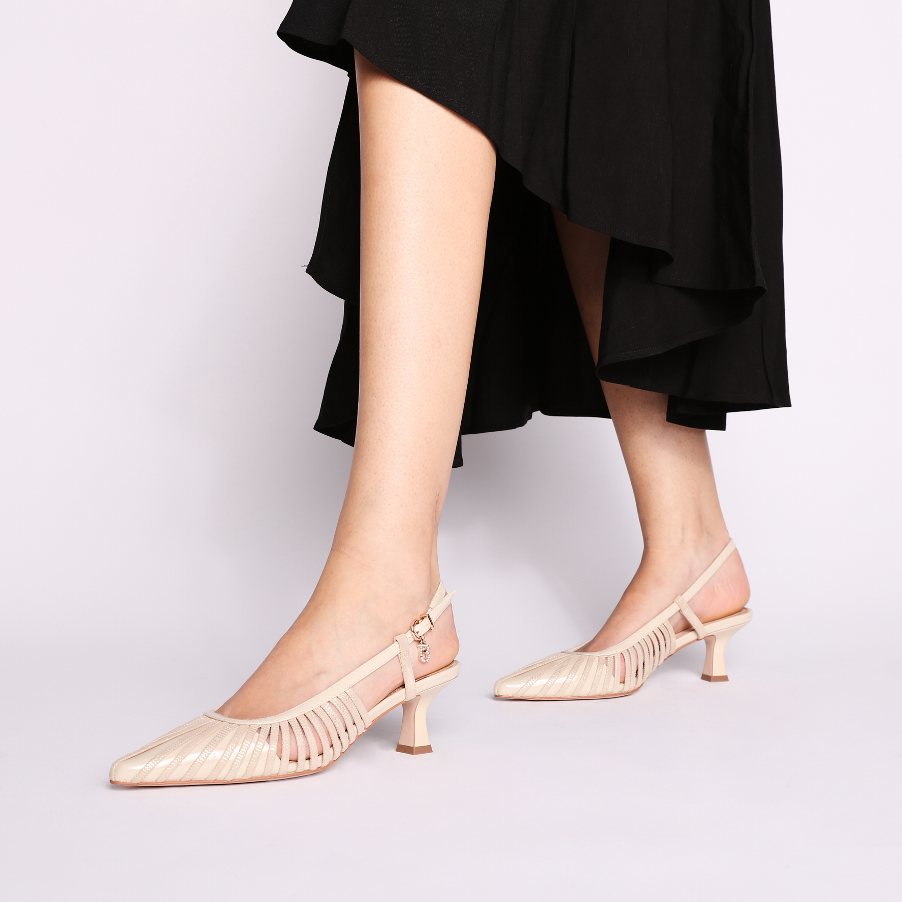 Doha slingback in beige patent leather