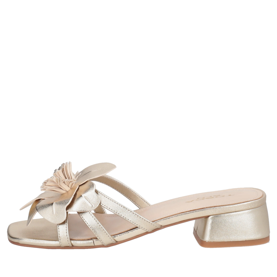 Lisbon flat leather sandal with gold color accessory