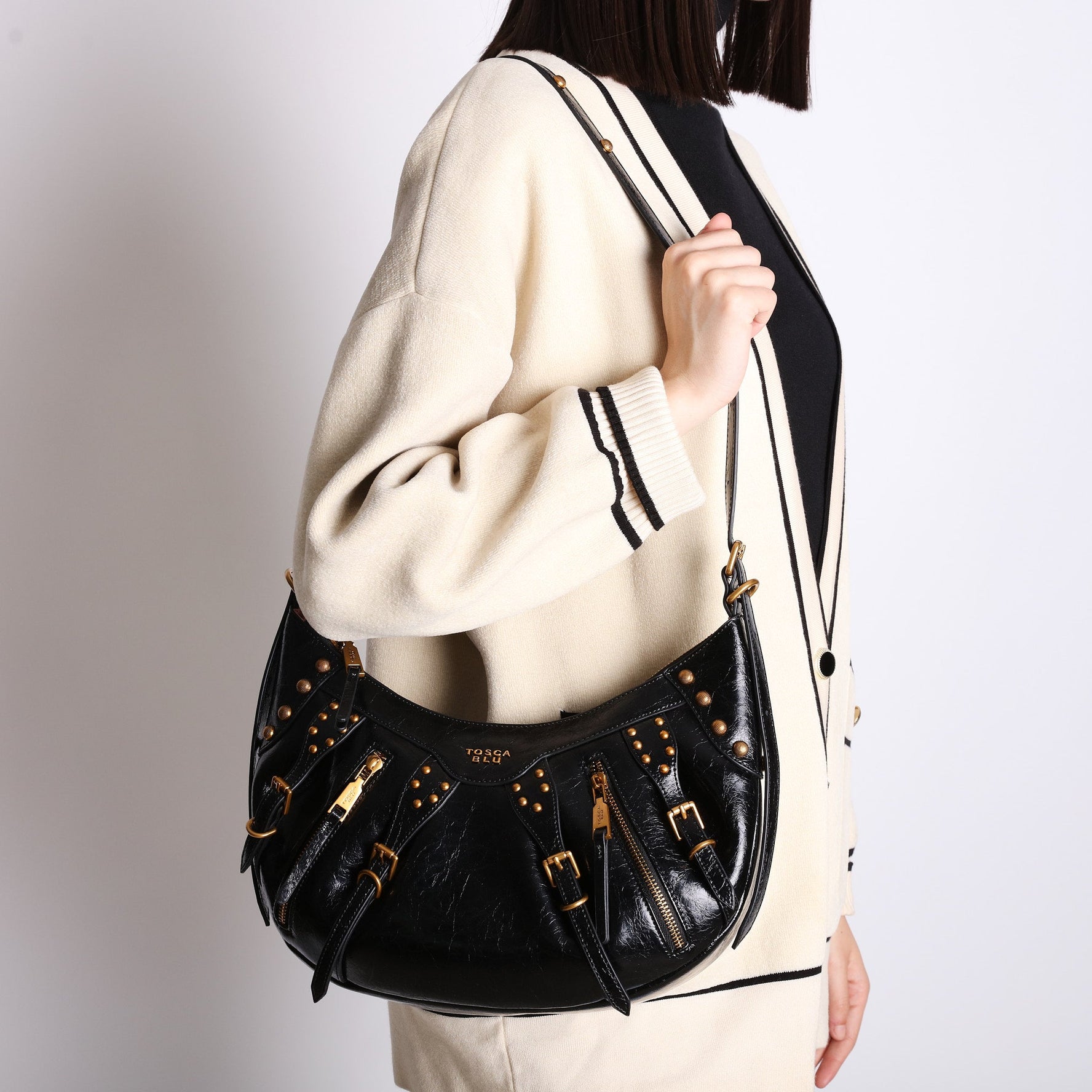 Borsa a tracolla Shirley con borchie colore nero