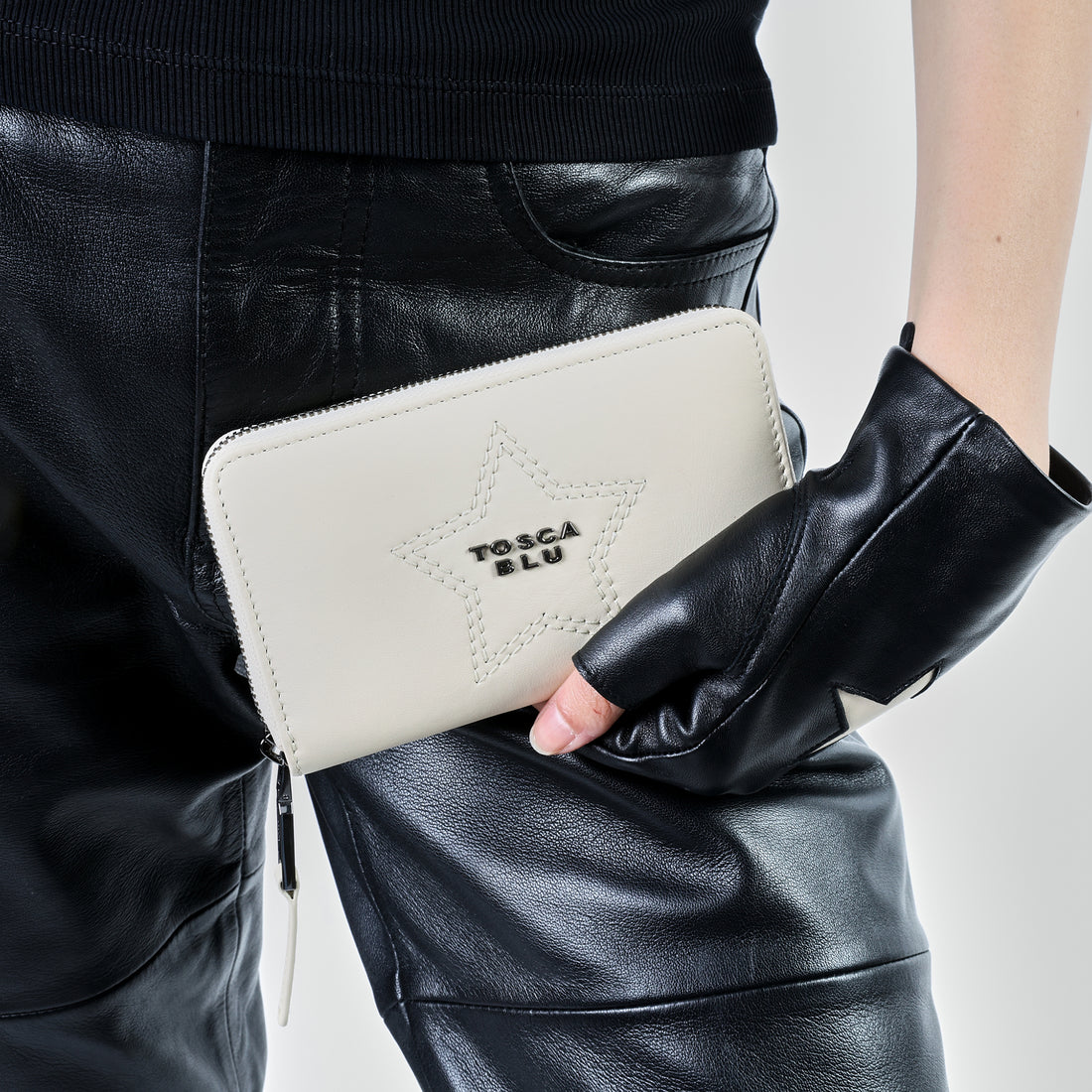 Portafoglio in pelle zip around con stella colore latte