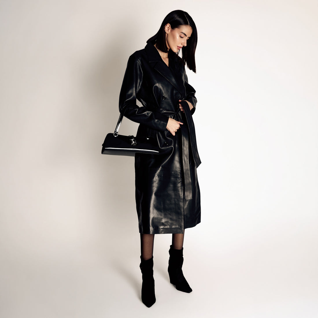Trench lungo in pelle con cintura colore nero