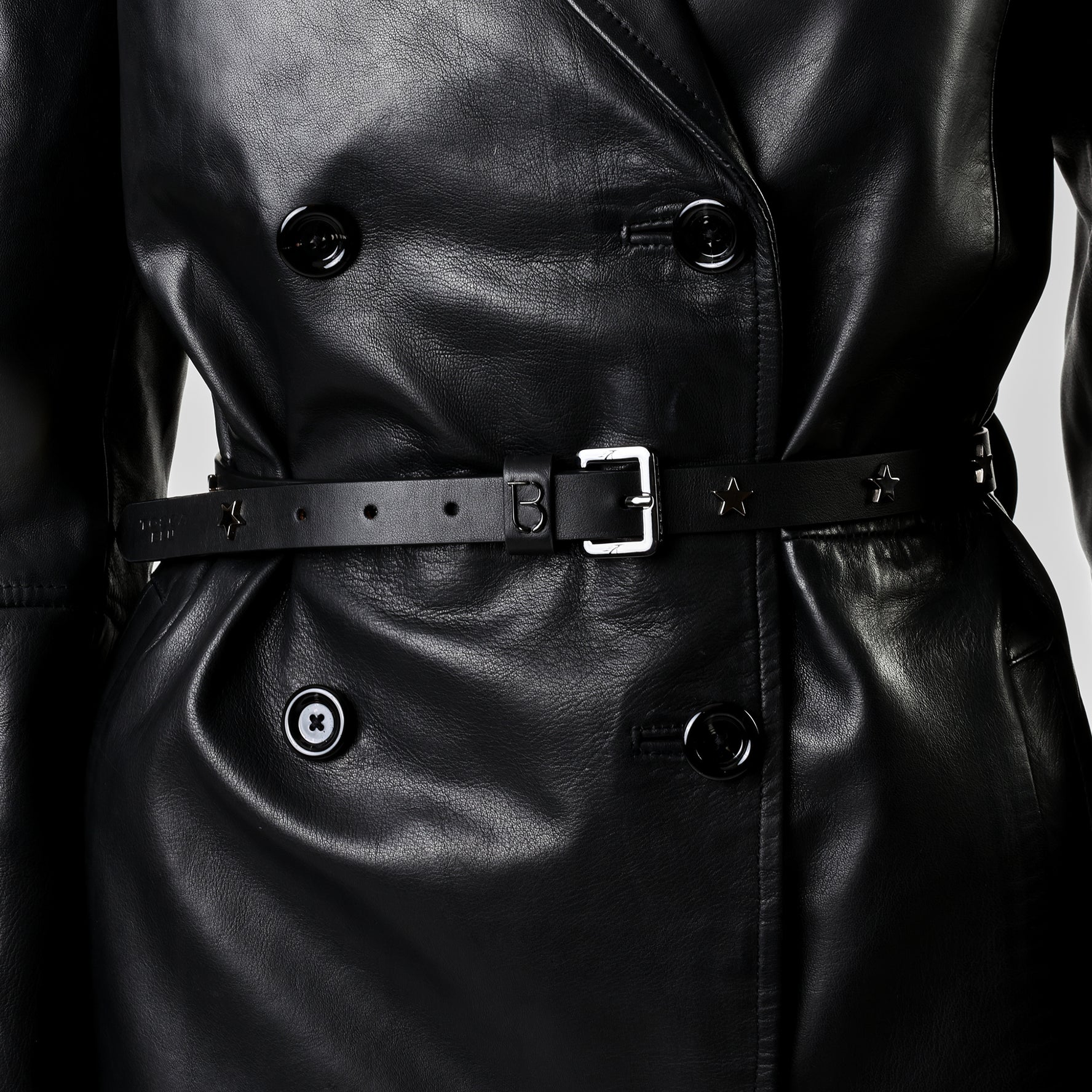 Cintura in pelle con borchie a forma di stella colore nero