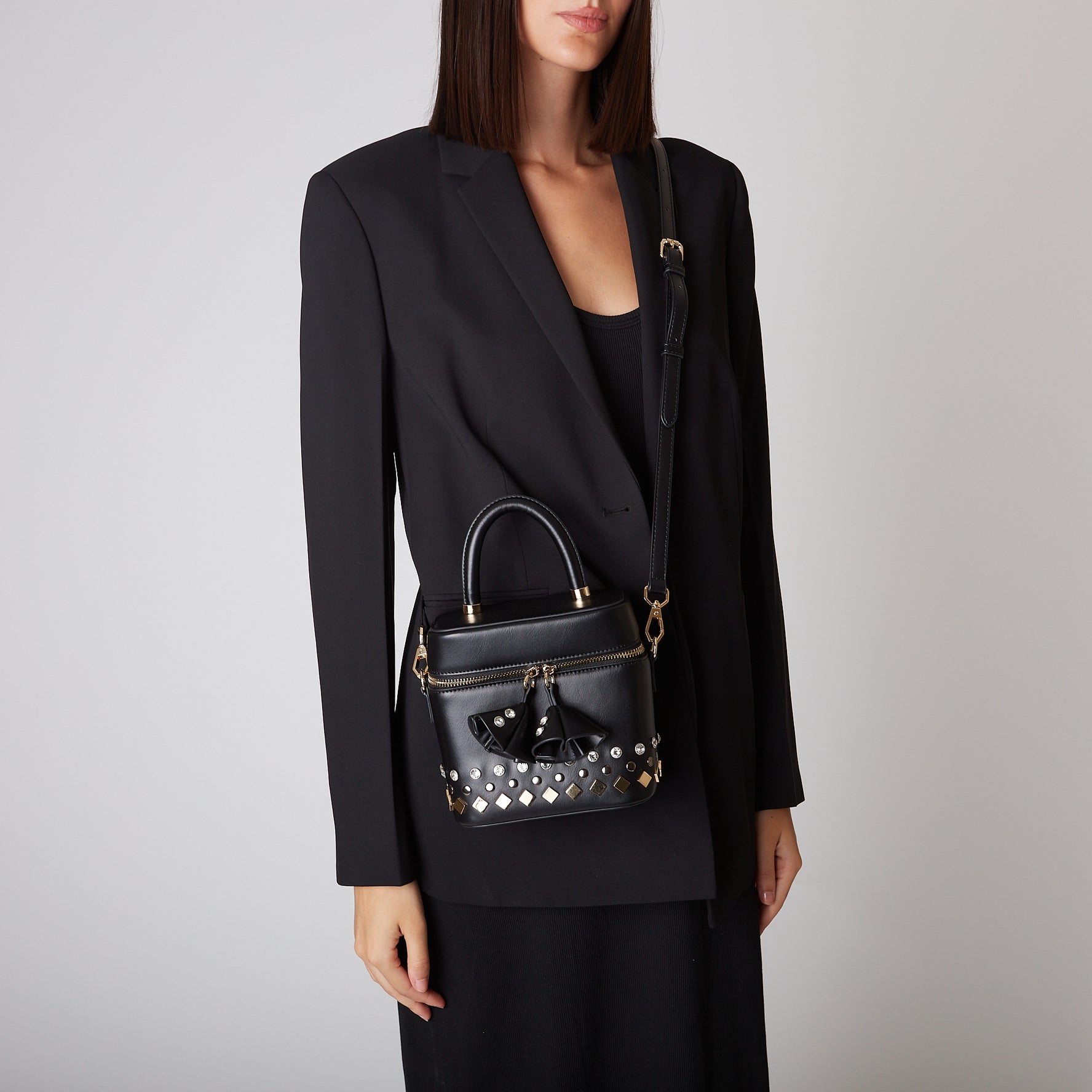 Borsa rigida Palinuro con borchie colore nero
