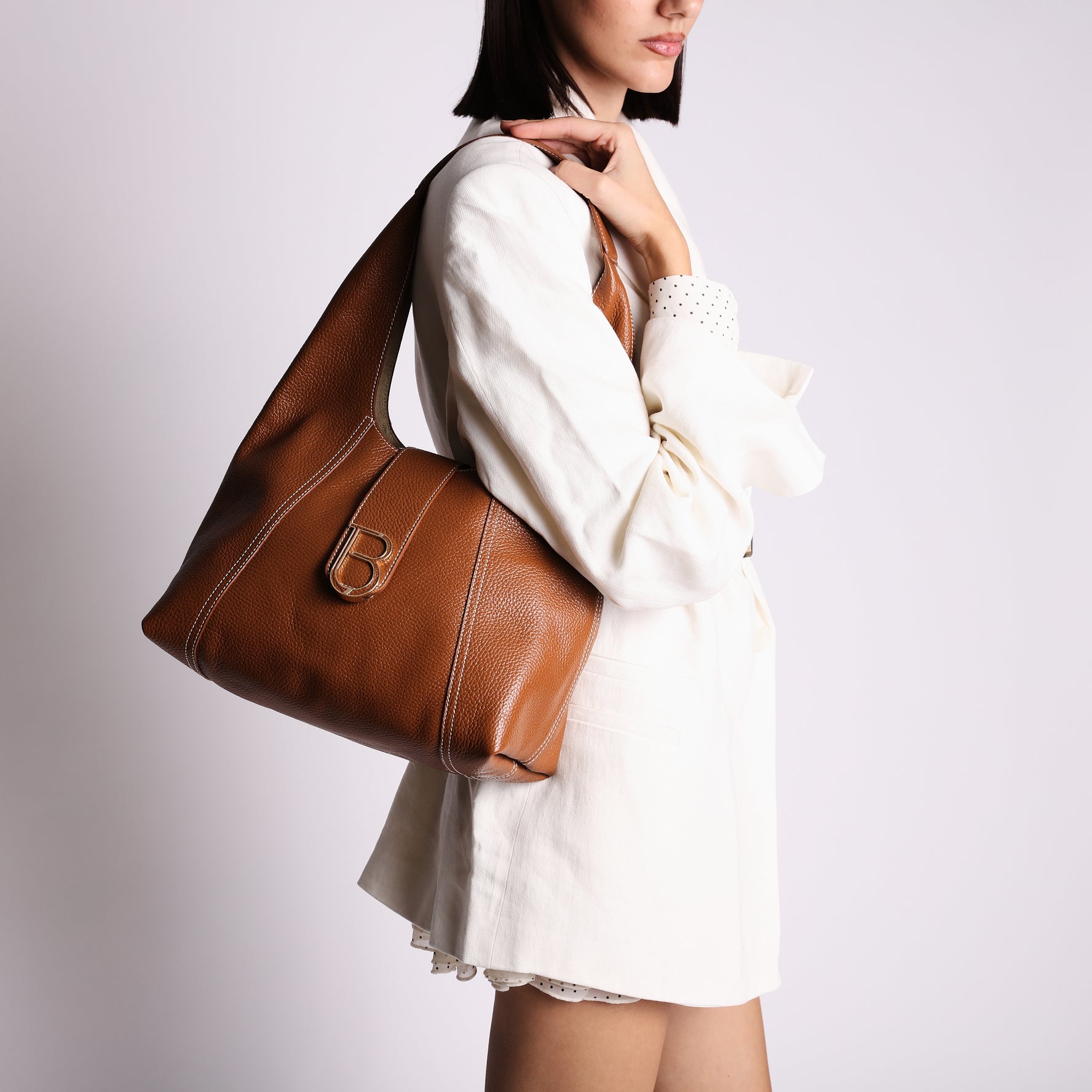 Shoulder bag in tan Brera leather