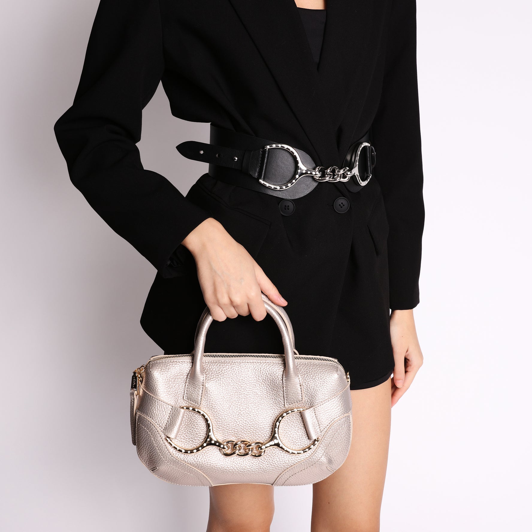 Bauletto Cecilia in pelle con staffa colore oro