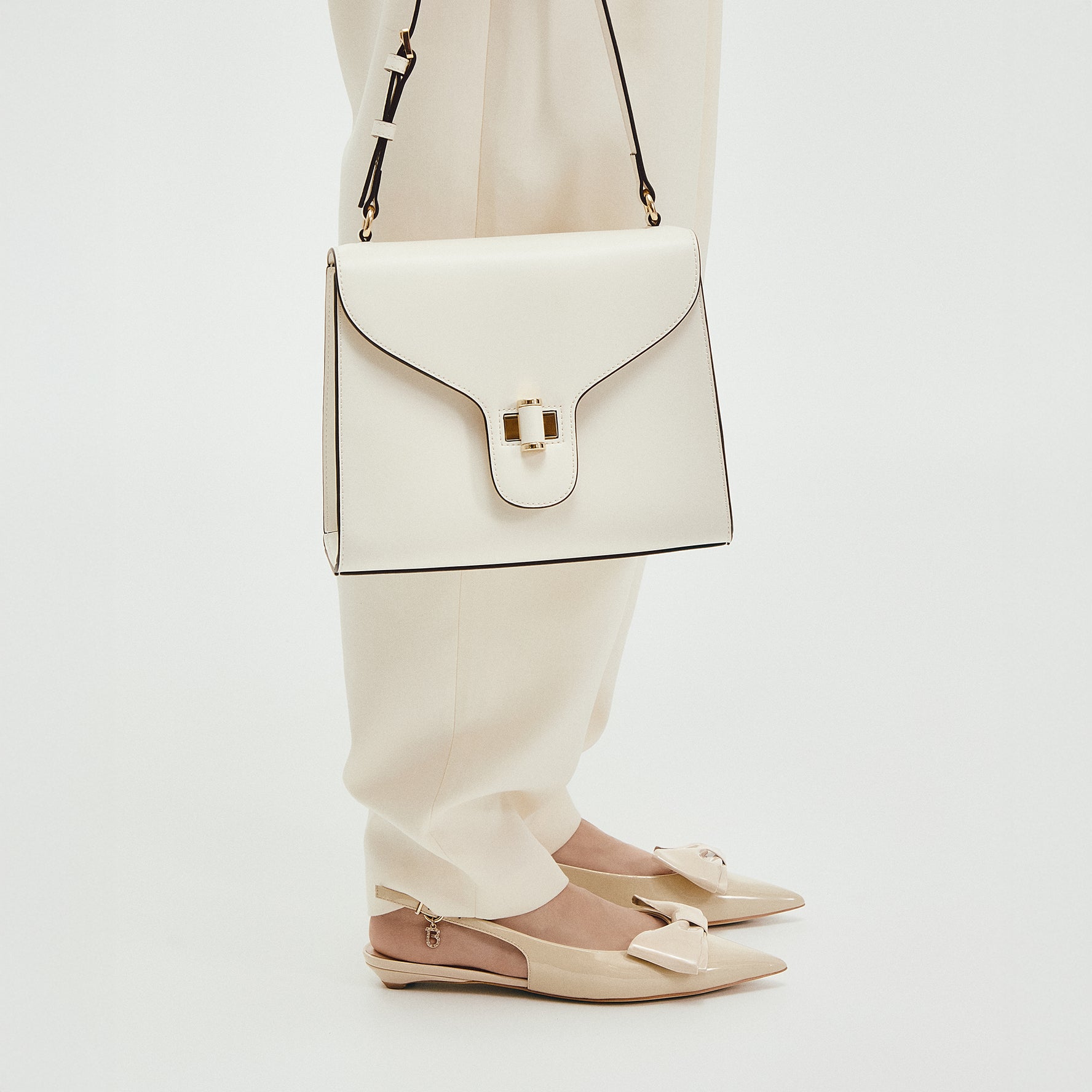 Borsa a spalla Grace in pelle con tracolla colore avorio