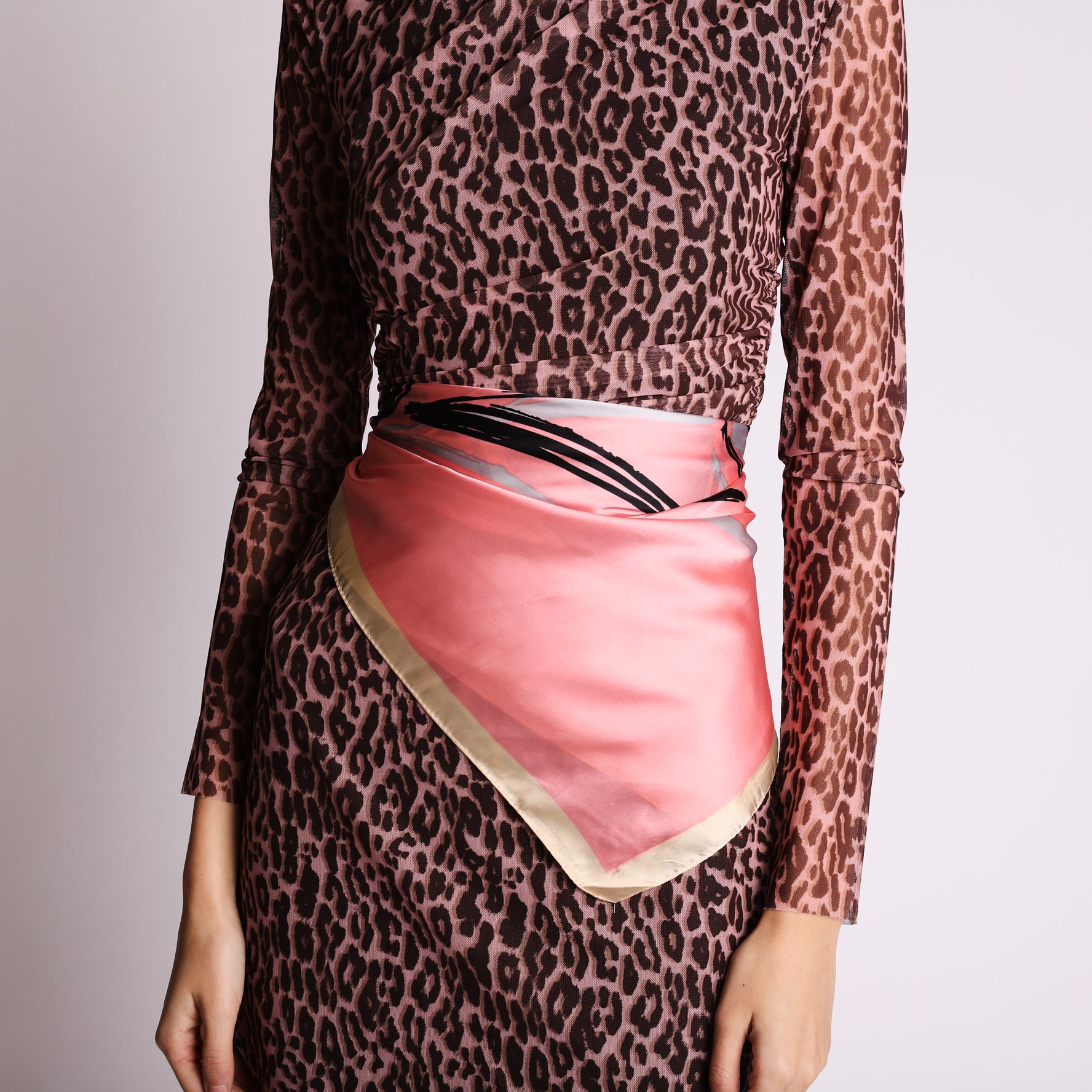 Pistachio scarf pink color